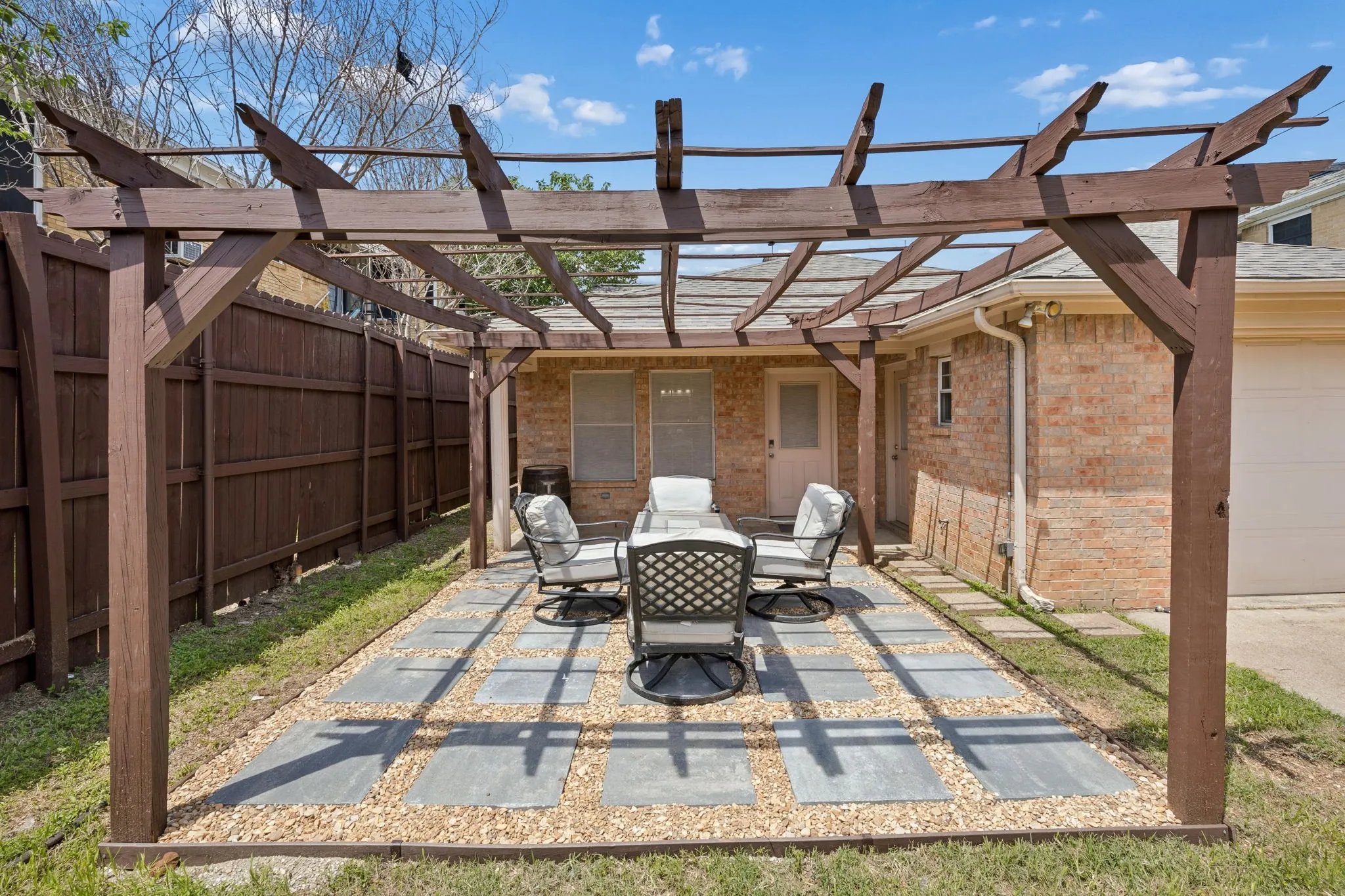 Single Family Residence For Rent in Dallas County , 630 W Neely Street, Dallas, Texas 75208, 3 Bedroom, 2 Bathroom, 1 Garage spaces, 1,415 Sqft, built in 2004, mls#21388958, Real Estate Agent in Dallas, Homes For Rent in Dallas county, Homes For Rent in Dallas, Realtor in Dallas Texas, Real Estate Brokerage Independent Realty Texas, Luminita Cordes Realtor