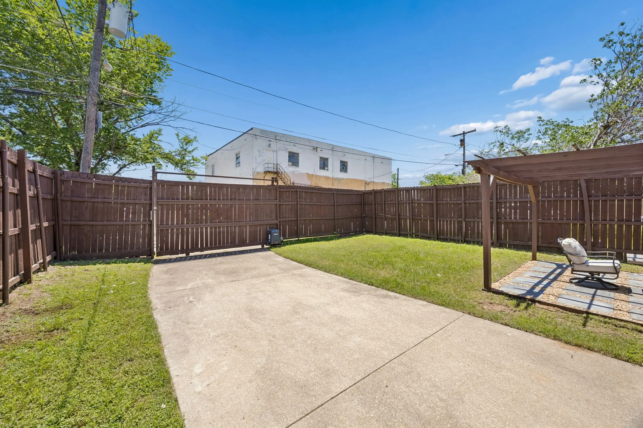 Single Family Residence For Rent in Dallas County , 630 W Neely Street, Dallas, Texas 75208, 3 Bedroom, 2 Bathroom, 1 Garage spaces, 1,415 Sqft, built in 2004, mls#21388958, Real Estate Agent in Dallas, Homes For Rent in Dallas county, Homes For Rent in Dallas, Realtor in Dallas Texas, Real Estate Brokerage Independent Realty Texas, Luminita Cordes Realtor