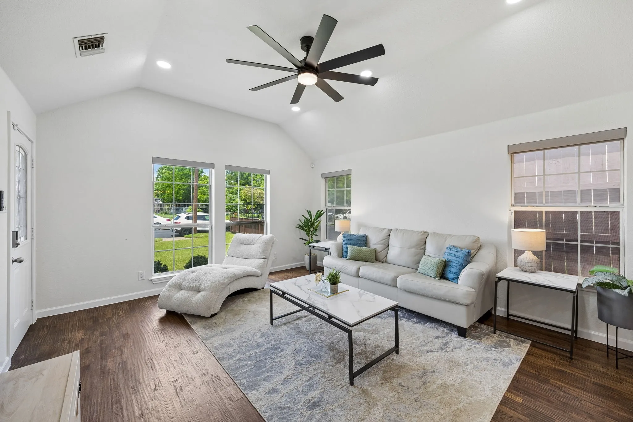 Single Family Residence For Rent in Dallas County , 630 W Neely Street, Dallas, Texas 75208, 3 Bedroom, 2 Bathroom, 1 Garage spaces, 1,415 Sqft, built in 2004, mls#21388958, Real Estate Agent in Dallas, Homes For Rent in Dallas county, Homes For Rent in Dallas, Realtor in Dallas Texas, Real Estate Brokerage Independent Realty Texas, Luminita Cordes Realtor