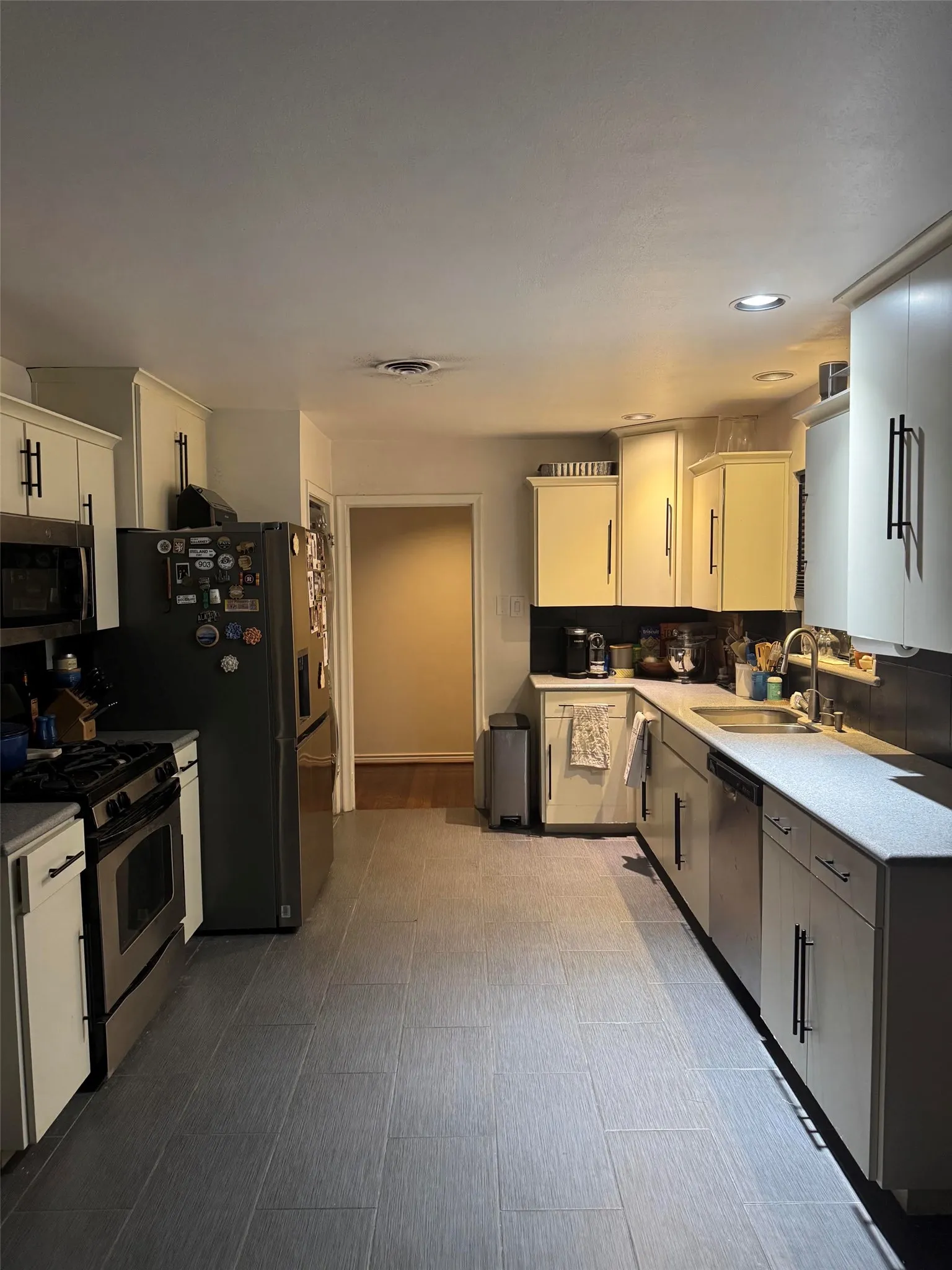 Single Family Residence For Rent in Dallas County , 7328 Wild Valley Drive, Dallas, Texas 75231, 3 Bedroom, 2 Bathroom, 2 Garage spaces, 1,650 Sqft, built in 1955, mls#21389512, Real Estate Agent in Dallas, Homes For Rent in Dallas county, Homes For Rent in Dallas, Realtor in Dallas Texas, Real Estate Brokerage Independent Realty Texas, Luminita Cordes Realtor