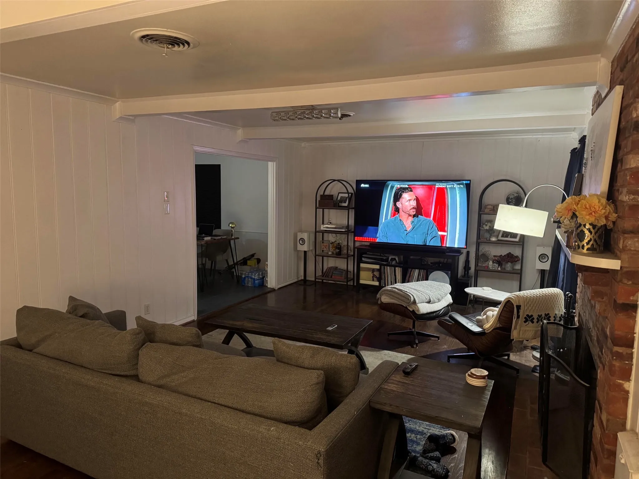Single Family Residence For Rent in Dallas County , 7328 Wild Valley Drive, Dallas, Texas 75231, 3 Bedroom, 2 Bathroom, 2 Garage spaces, 1,650 Sqft, built in 1955, mls#21389512, Real Estate Agent in Dallas, Homes For Rent in Dallas county, Homes For Rent in Dallas, Realtor in Dallas Texas, Real Estate Brokerage Independent Realty Texas, Luminita Cordes Realtor
