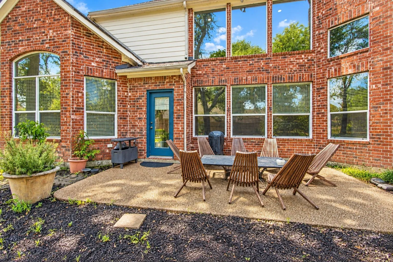Single Family Residence For Sale in Denton County , 700 Paradise Cove, Shady Shores, Texas 76208, 4 Bedroom, 4 Bathroom, 3 Garage spaces, 3,568 Sqft, built in 2005, mls#21383966, Real Estate Agent in Shady Shores, Homes For Sale in Denton county, Homes For Sale in Shady Shores, Realtor in Shady Shores Texas, Real Estate Brokerage Independent Realty Texas, Luminita Cordes Realtor