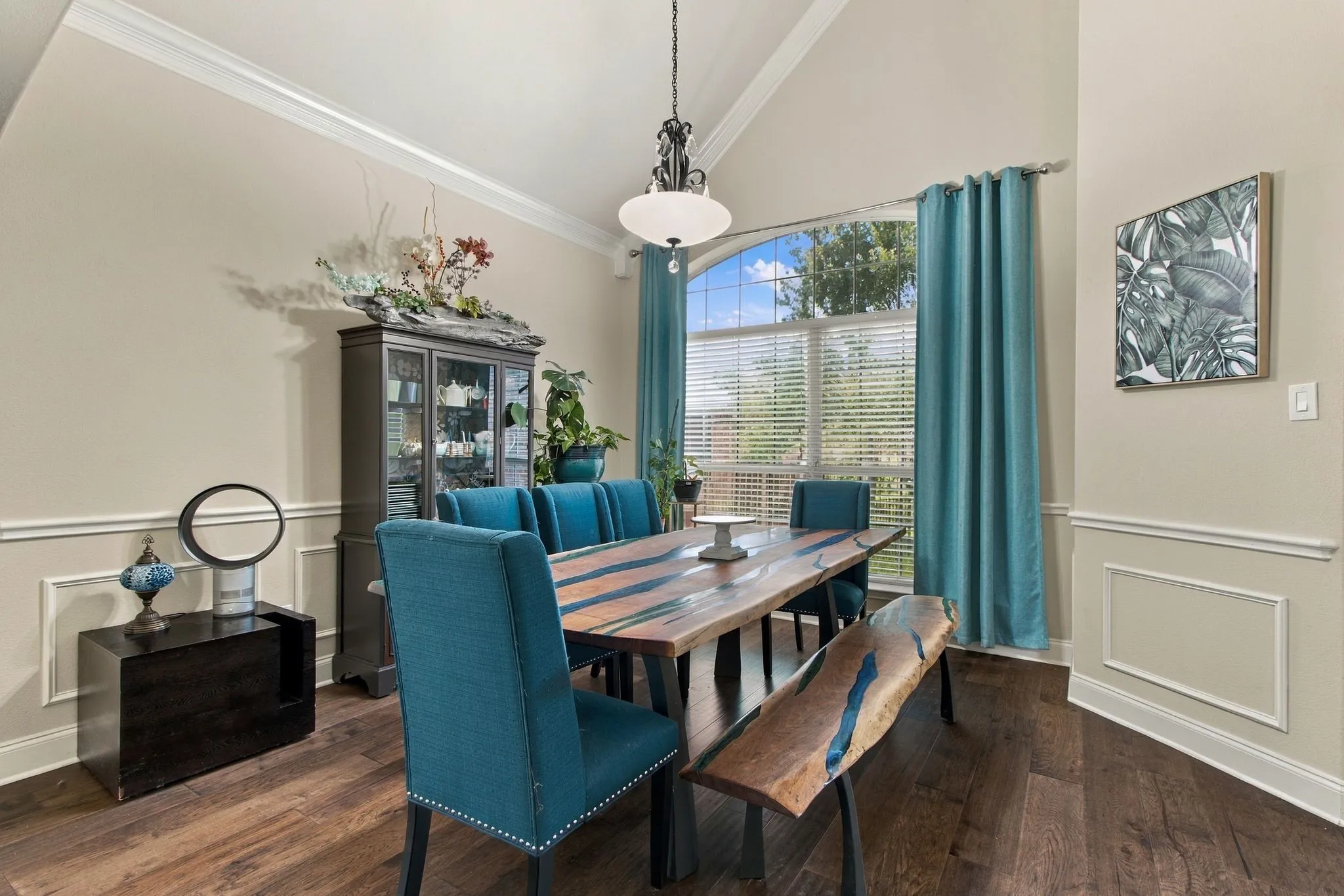 Single Family Residence For Sale in Denton County , 700 Paradise Cove, Shady Shores, Texas 76208, 4 Bedroom, 4 Bathroom, 3 Garage spaces, 3,568 Sqft, built in 2005, mls#21383966, Real Estate Agent in Shady Shores, Homes For Sale in Denton county, Homes For Sale in Shady Shores, Realtor in Shady Shores Texas, Real Estate Brokerage Independent Realty Texas, Luminita Cordes Realtor