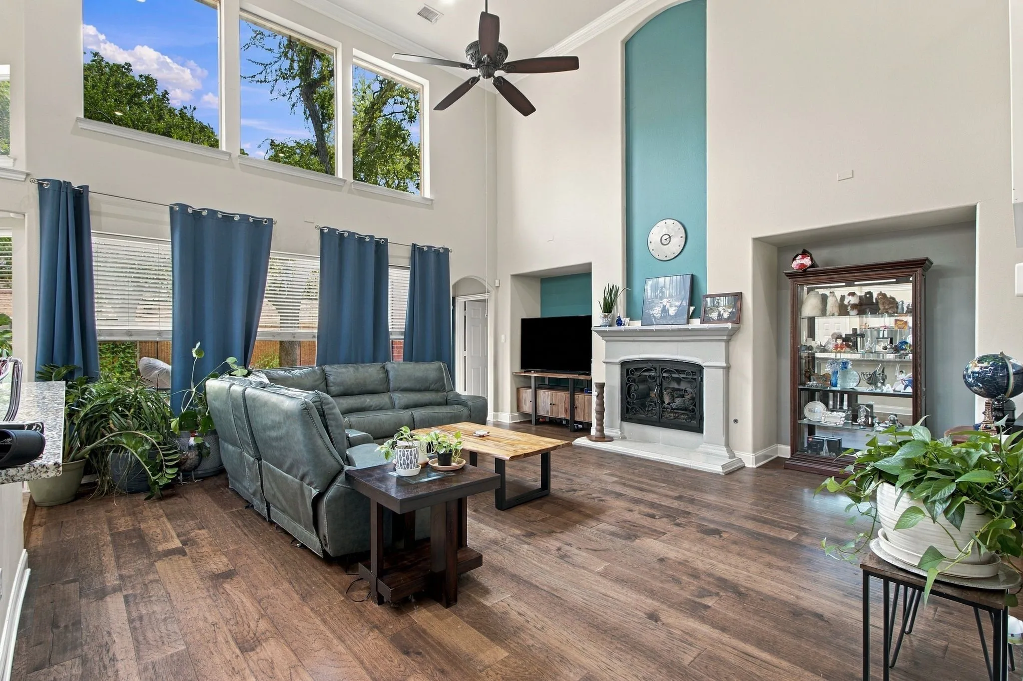 Single Family Residence For Sale in Denton County , 700 Paradise Cove, Shady Shores, Texas 76208, 4 Bedroom, 4 Bathroom, 3 Garage spaces, 3,568 Sqft, built in 2005, mls#21383966, Real Estate Agent in Shady Shores, Homes For Sale in Denton county, Homes For Sale in Shady Shores, Realtor in Shady Shores Texas, Real Estate Brokerage Independent Realty Texas, Luminita Cordes Realtor