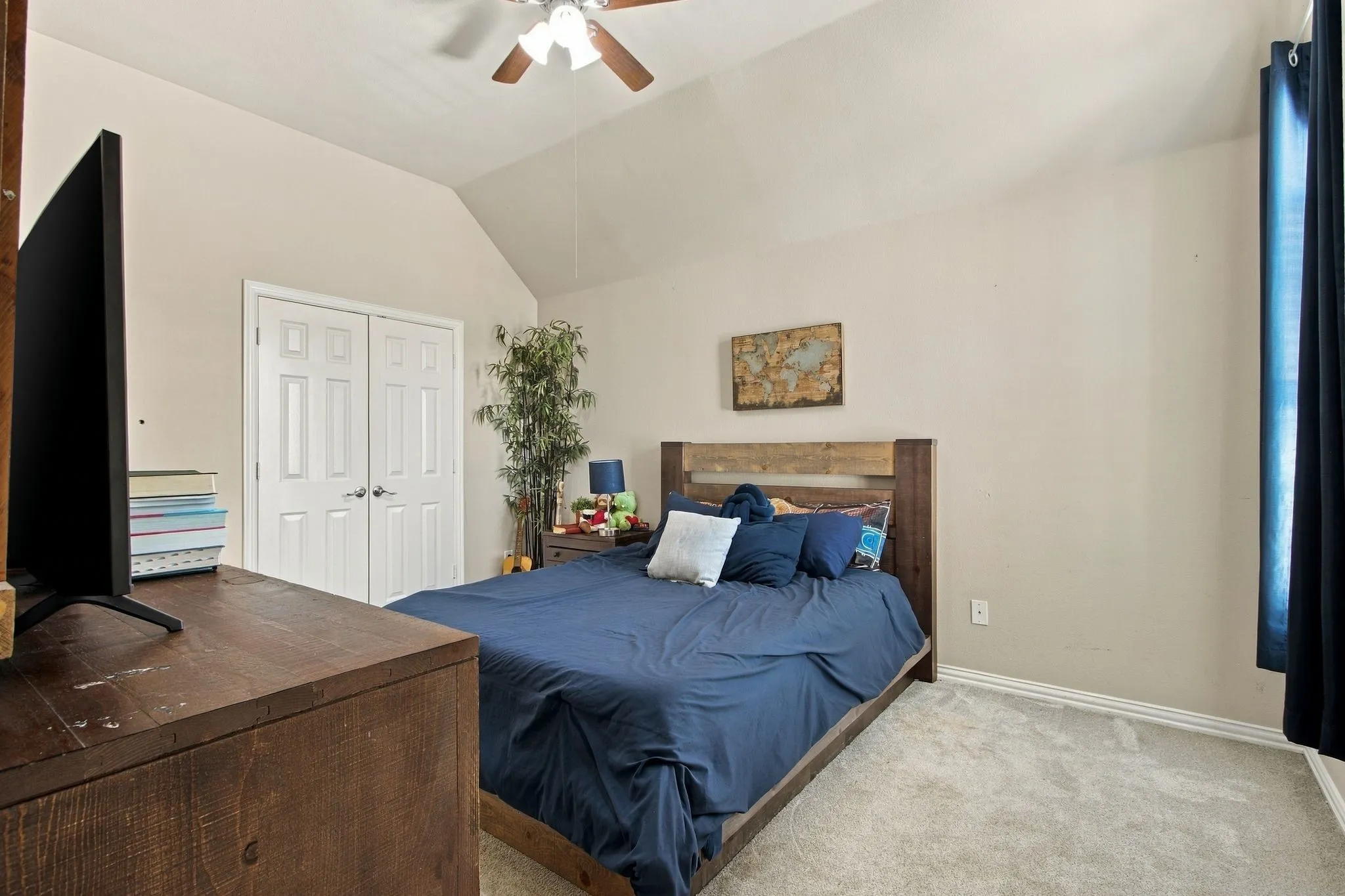 Single Family Residence For Sale in Denton County , 700 Paradise Cove, Shady Shores, Texas 76208, 4 Bedroom, 4 Bathroom, 3 Garage spaces, 3,568 Sqft, built in 2005, mls#21383966, Real Estate Agent in Shady Shores, Homes For Sale in Denton county, Homes For Sale in Shady Shores, Realtor in Shady Shores Texas, Real Estate Brokerage Independent Realty Texas, Luminita Cordes Realtor