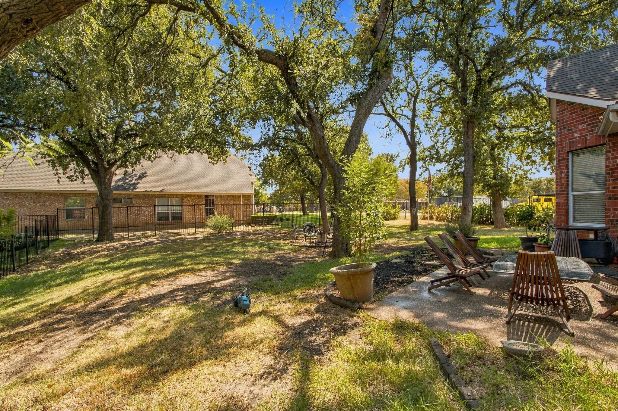 Single Family Residence For Sale in Denton County , 700 Paradise Cove, Shady Shores, Texas 76208, 4 Bedroom, 4 Bathroom, 3 Garage spaces, 3,568 Sqft, built in 2005, mls#21383966, Real Estate Agent in Shady Shores, Homes For Sale in Denton county, Homes For Sale in Shady Shores, Realtor in Shady Shores Texas, Real Estate Brokerage Independent Realty Texas, Luminita Cordes Realtor