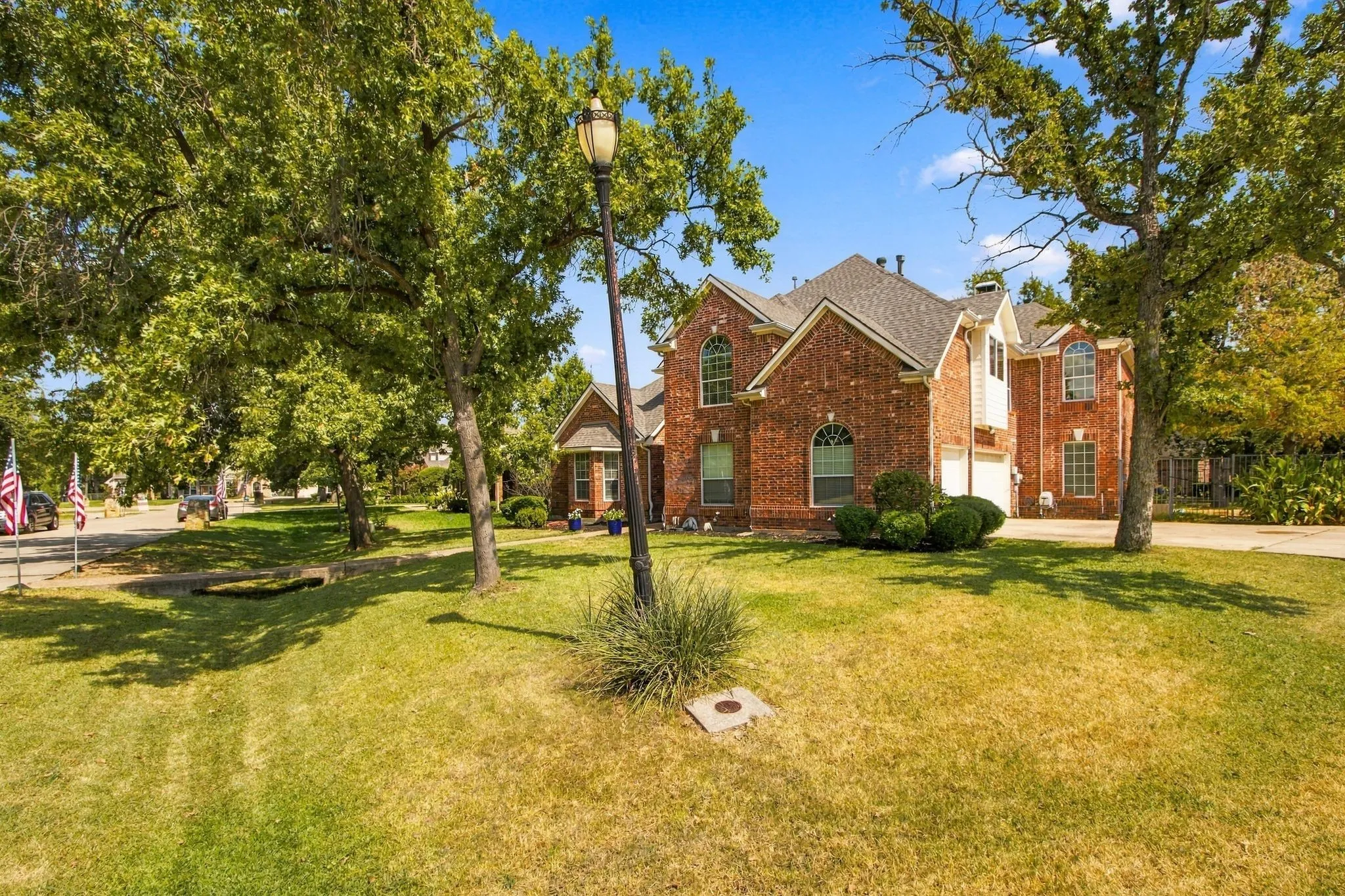 Single Family Residence For Sale in Denton County , 700 Paradise Cove, Shady Shores, Texas 76208, 4 Bedroom, 4 Bathroom, 3 Garage spaces, 3,568 Sqft, built in 2005, mls#21383966, Real Estate Agent in Shady Shores, Homes For Sale in Denton county, Homes For Sale in Shady Shores, Realtor in Shady Shores Texas, Real Estate Brokerage Independent Realty Texas, Luminita Cordes Realtor