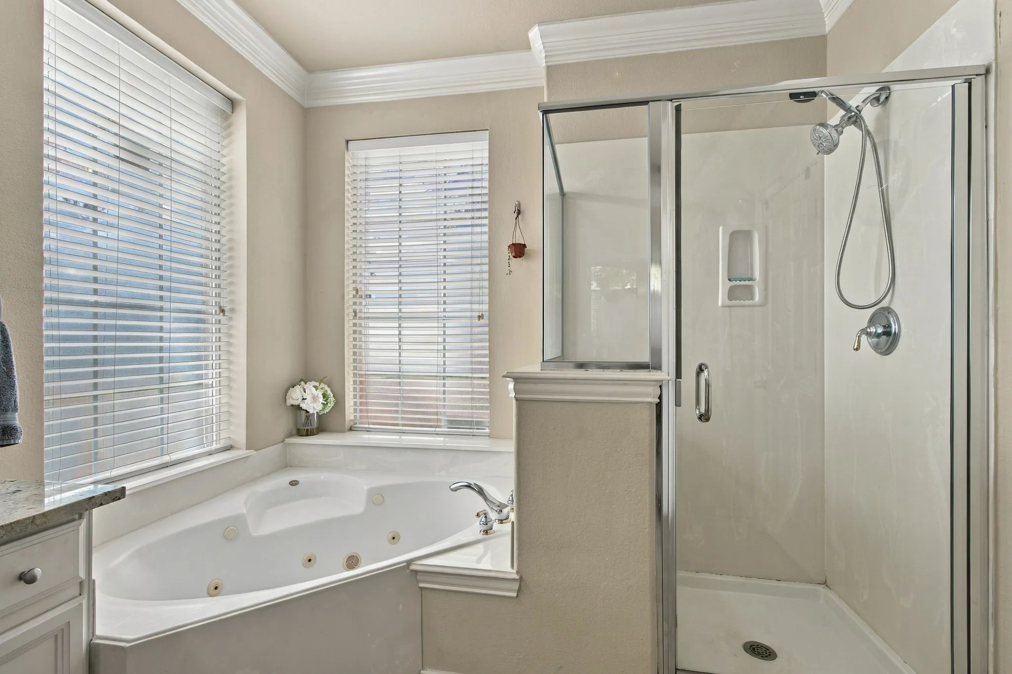 Single Family Residence For Sale in Denton County , 700 Paradise Cove, Shady Shores, Texas 76208, 4 Bedroom, 4 Bathroom, 3 Garage spaces, 3,568 Sqft, built in 2005, mls#21383966, Real Estate Agent in Shady Shores, Homes For Sale in Denton county, Homes For Sale in Shady Shores, Realtor in Shady Shores Texas, Real Estate Brokerage Independent Realty Texas, Luminita Cordes Realtor