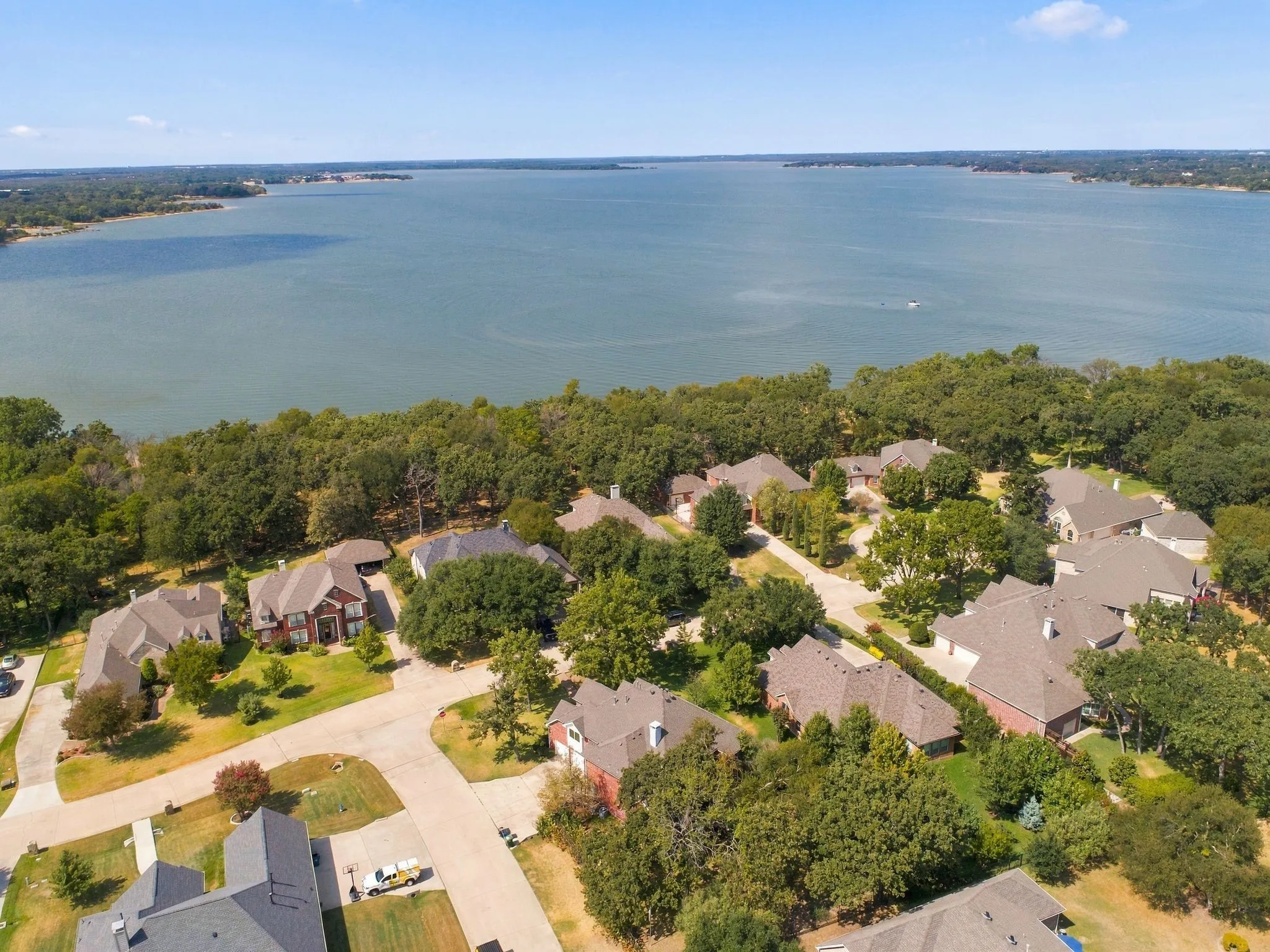 Single Family Residence For Sale in Denton County , 700 Paradise Cove, Shady Shores, Texas 76208, 4 Bedroom, 4 Bathroom, 3 Garage spaces, 3,568 Sqft, built in 2005, mls#21383966, Real Estate Agent in Shady Shores, Homes For Sale in Denton county, Homes For Sale in Shady Shores, Realtor in Shady Shores Texas, Real Estate Brokerage Independent Realty Texas, Luminita Cordes Realtor
