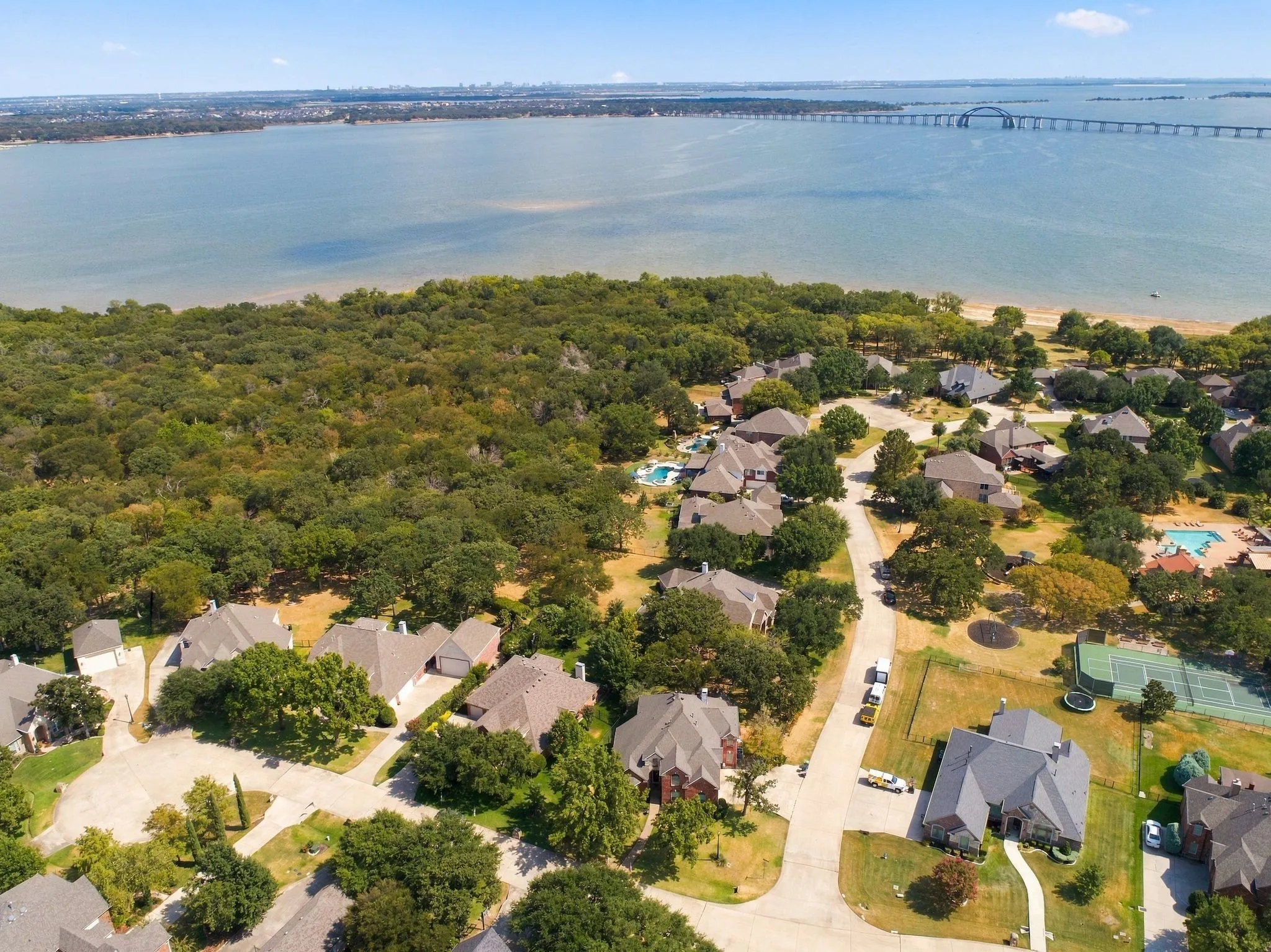 Single Family Residence For Sale in Denton County , 700 Paradise Cove, Shady Shores, Texas 76208, 4 Bedroom, 4 Bathroom, 3 Garage spaces, 3,568 Sqft, built in 2005, mls#21383966, Real Estate Agent in Shady Shores, Homes For Sale in Denton county, Homes For Sale in Shady Shores, Realtor in Shady Shores Texas, Real Estate Brokerage Independent Realty Texas, Luminita Cordes Realtor