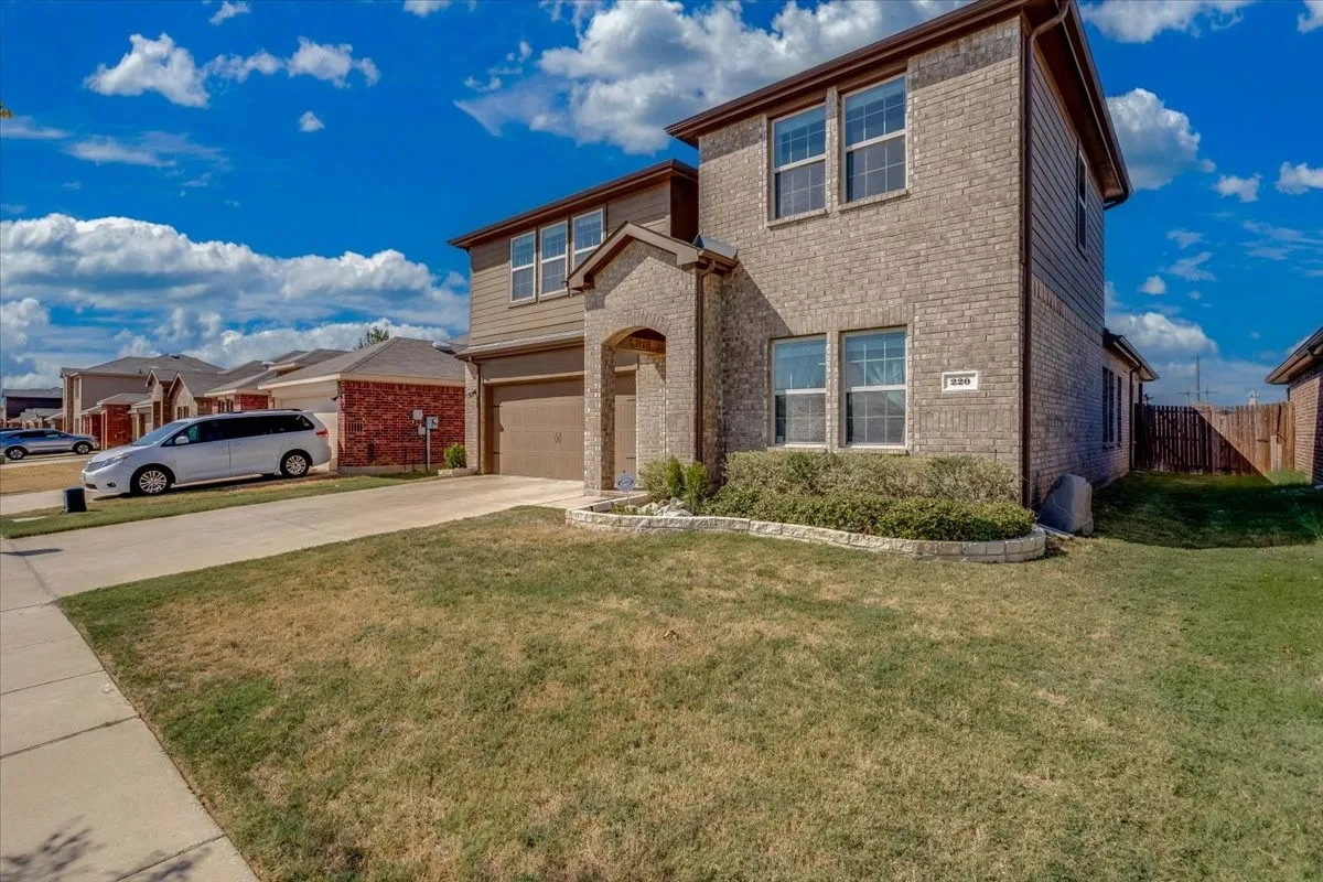 Single Family Residence For Sale in Denton County , 220 Evers Way, Denton, Texas 76207, 4 Bedroom, 3 Bathroom, 2 Garage spaces, 2,697 Sqft, built in 2019, mls#21389402, Real Estate Agent in Denton, Homes For Sale in Denton county, Homes For Sale in Denton, Realtor in Denton Texas, Real Estate Brokerage Independent Realty Texas, Luminita Cordes Realtor