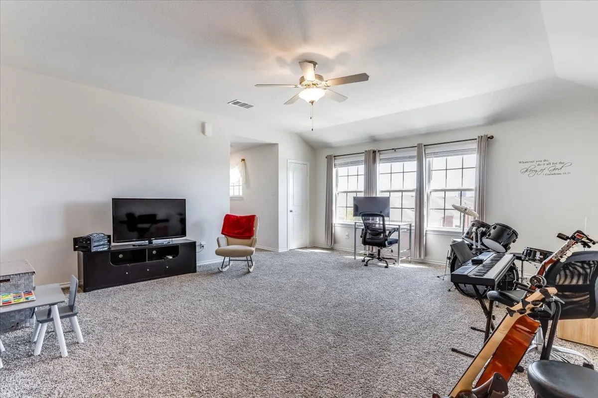 Single Family Residence For Sale in Denton County , 220 Evers Way, Denton, Texas 76207, 4 Bedroom, 3 Bathroom, 2 Garage spaces, 2,697 Sqft, built in 2019, mls#21389402, Real Estate Agent in Denton, Homes For Sale in Denton county, Homes For Sale in Denton, Realtor in Denton Texas, Real Estate Brokerage Independent Realty Texas, Luminita Cordes Realtor