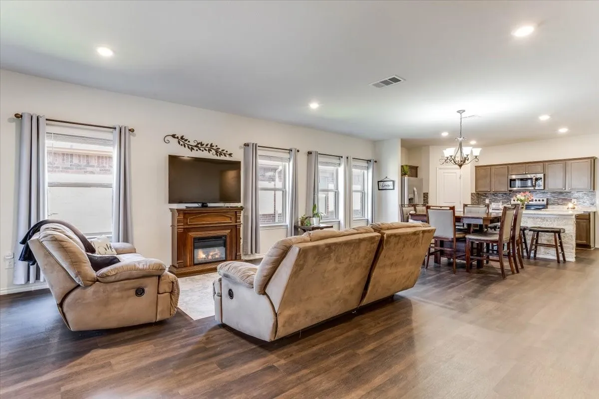 Single Family Residence For Sale in Denton County , 220 Evers Way, Denton, Texas 76207, 4 Bedroom, 3 Bathroom, 2 Garage spaces, 2,697 Sqft, built in 2019, mls#21389402, Real Estate Agent in Denton, Homes For Sale in Denton county, Homes For Sale in Denton, Realtor in Denton Texas, Real Estate Brokerage Independent Realty Texas, Luminita Cordes Realtor