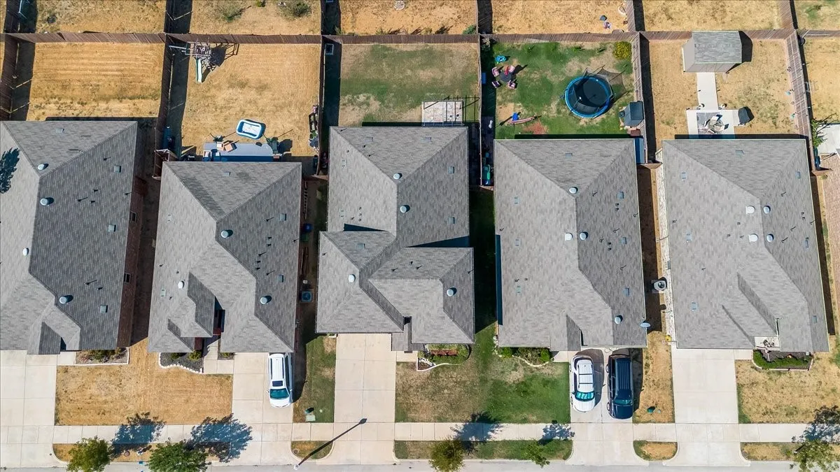 Single Family Residence For Sale in Denton County , 220 Evers Way, Denton, Texas 76207, 4 Bedroom, 3 Bathroom, 2 Garage spaces, 2,697 Sqft, built in 2019, mls#21389402, Real Estate Agent in Denton, Homes For Sale in Denton county, Homes For Sale in Denton, Realtor in Denton Texas, Real Estate Brokerage Independent Realty Texas, Luminita Cordes Realtor