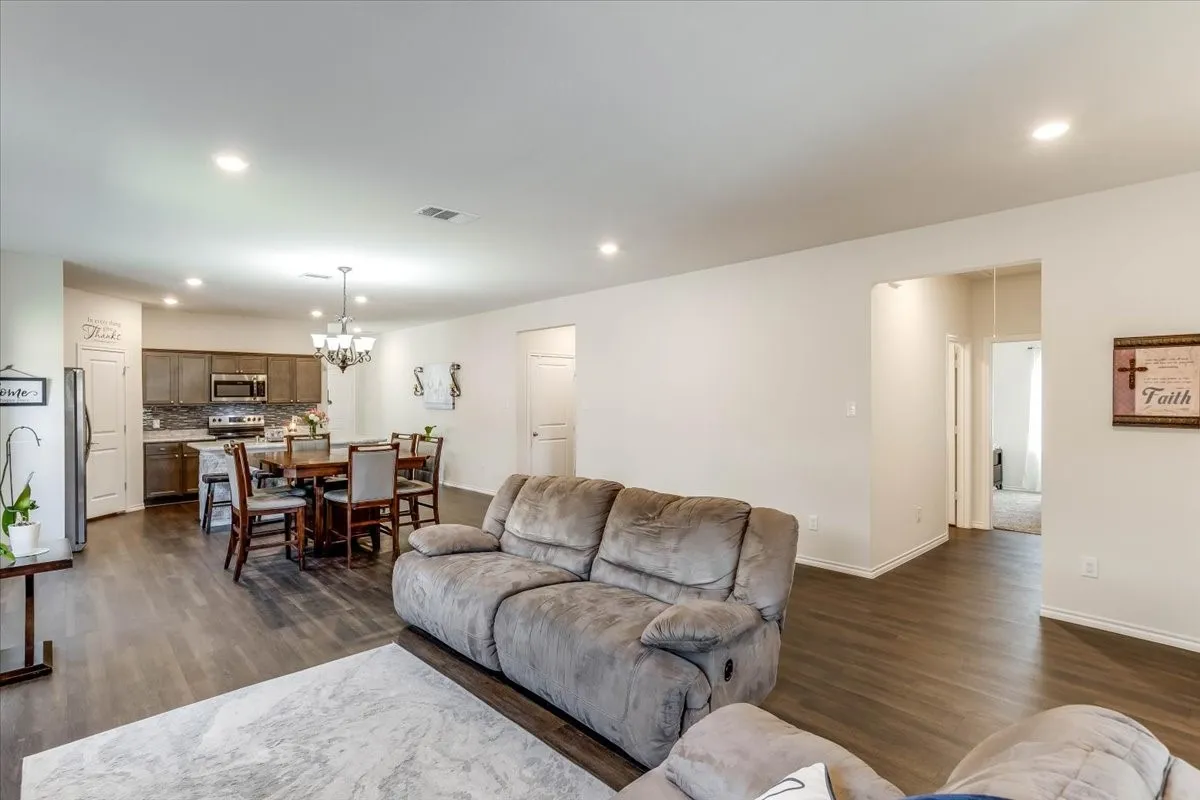 Single Family Residence For Sale in Denton County , 220 Evers Way, Denton, Texas 76207, 4 Bedroom, 3 Bathroom, 2 Garage spaces, 2,697 Sqft, built in 2019, mls#21389402, Real Estate Agent in Denton, Homes For Sale in Denton county, Homes For Sale in Denton, Realtor in Denton Texas, Real Estate Brokerage Independent Realty Texas, Luminita Cordes Realtor