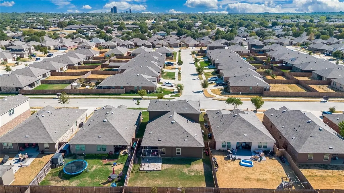 Single Family Residence For Sale in Denton County , 220 Evers Way, Denton, Texas 76207, 4 Bedroom, 3 Bathroom, 2 Garage spaces, 2,697 Sqft, built in 2019, mls#21389402, Real Estate Agent in Denton, Homes For Sale in Denton county, Homes For Sale in Denton, Realtor in Denton Texas, Real Estate Brokerage Independent Realty Texas, Luminita Cordes Realtor