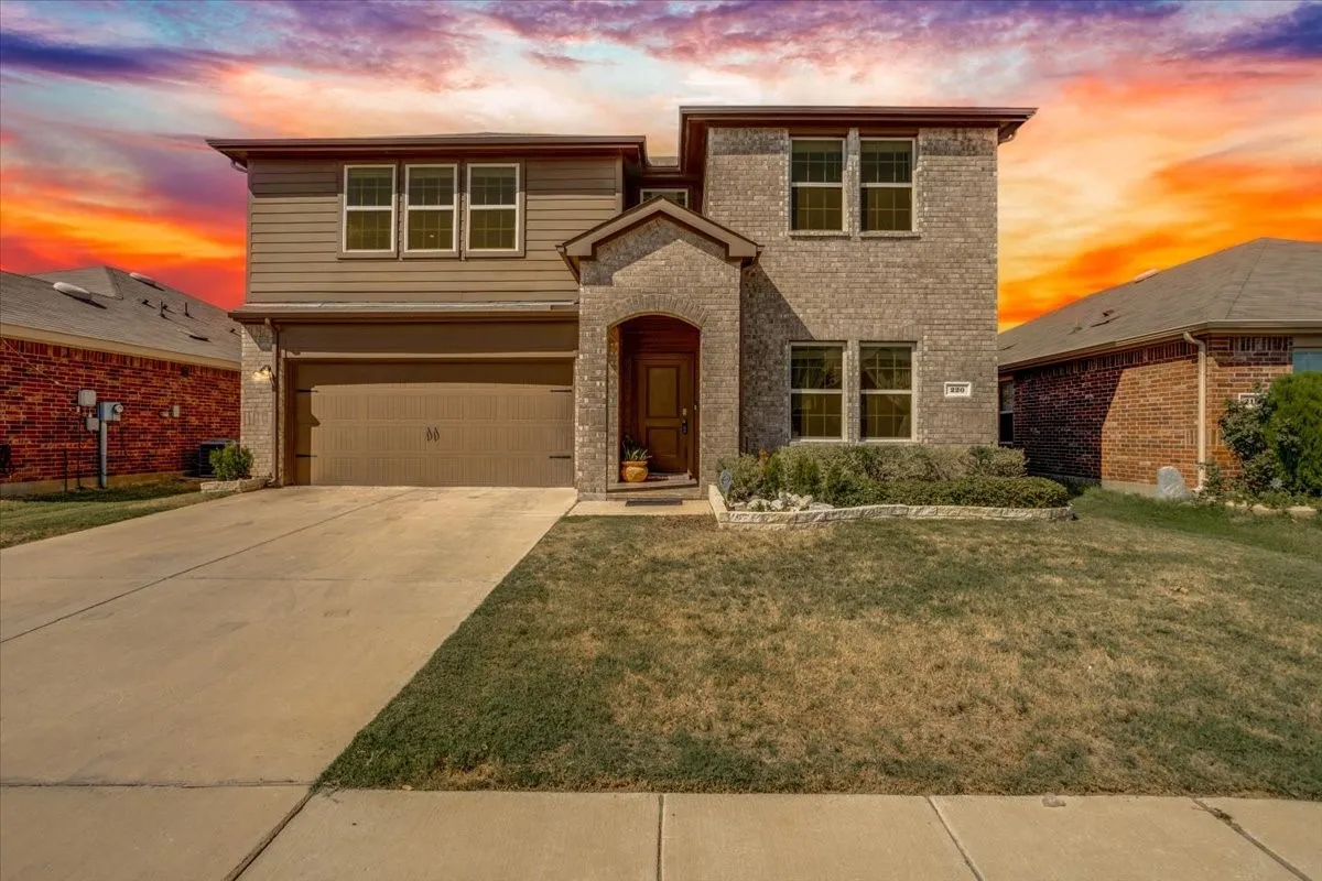 Single Family Residence For Sale in Denton County , 220 Evers Way, Denton, Texas 76207, 4 Bedroom, 3 Bathroom, 2 Garage spaces, 2,697 Sqft, built in 2019, mls#21389402, Real Estate Agent in Denton, Homes For Sale in Denton county, Homes For Sale in Denton, Realtor in Denton Texas, Real Estate Brokerage Independent Realty Texas, Luminita Cordes Realtor