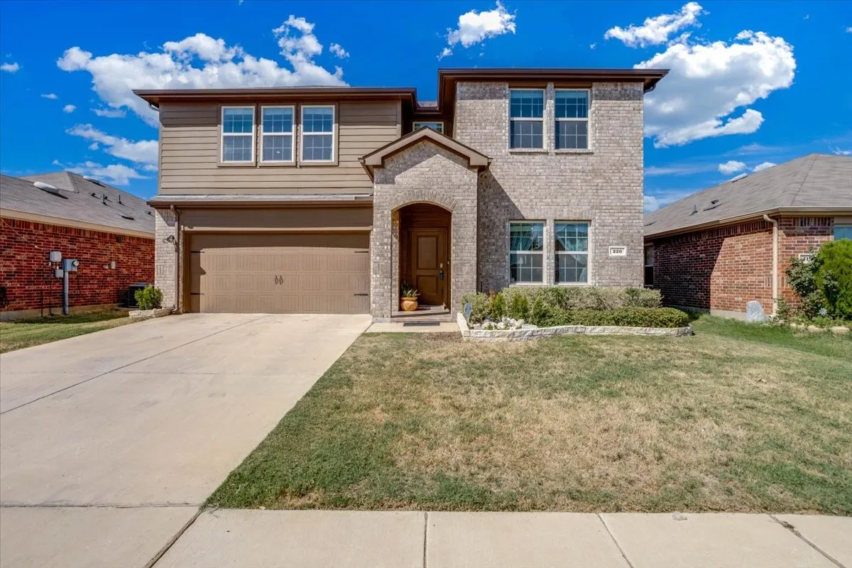 Single Family Residence For Sale in Denton County , 220 Evers Way, Denton, Texas 76207, 4 Bedroom, 3 Bathroom, 2 Garage spaces, 2,697 Sqft, built in 2019, mls#21389402, Real Estate Agent in Denton, Homes For Sale in Denton county, Homes For Sale in Denton, Realtor in Denton Texas, Real Estate Brokerage Independent Realty Texas, Luminita Cordes Realtor