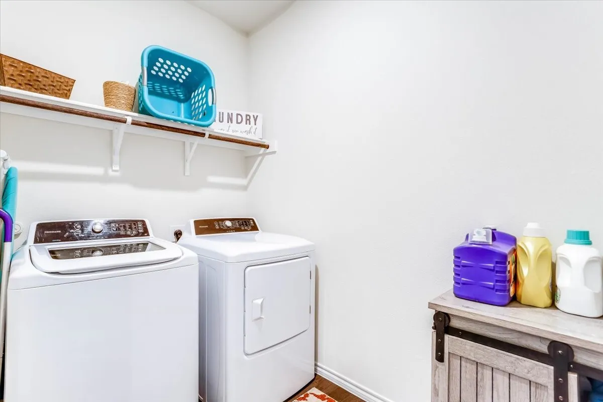 Single Family Residence For Sale in Denton County , 220 Evers Way, Denton, Texas 76207, 4 Bedroom, 3 Bathroom, 2 Garage spaces, 2,697 Sqft, built in 2019, mls#21389402, Real Estate Agent in Denton, Homes For Sale in Denton county, Homes For Sale in Denton, Realtor in Denton Texas, Real Estate Brokerage Independent Realty Texas, Luminita Cordes Realtor