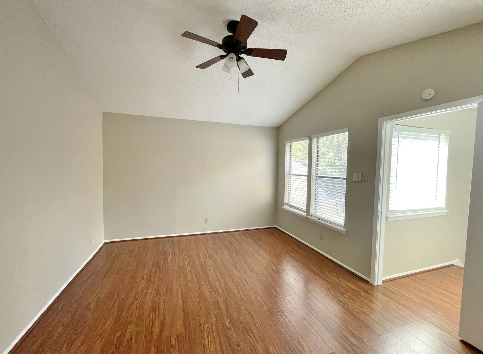 Townhouse For Rent in Dallas County , 1910 Wilshire Drive, Irving, Texas 75061, 2 Bedroom, 2 Bathroom, 2 Garage spaces, 1,319 Sqft, built in 1984, mls#21389518, Real Estate Agent in Irving, Homes For Rent in Dallas county, Homes For Rent in Irving, Realtor in Irving Texas, Real Estate Brokerage Independent Realty Texas, Luminita Cordes Realtor