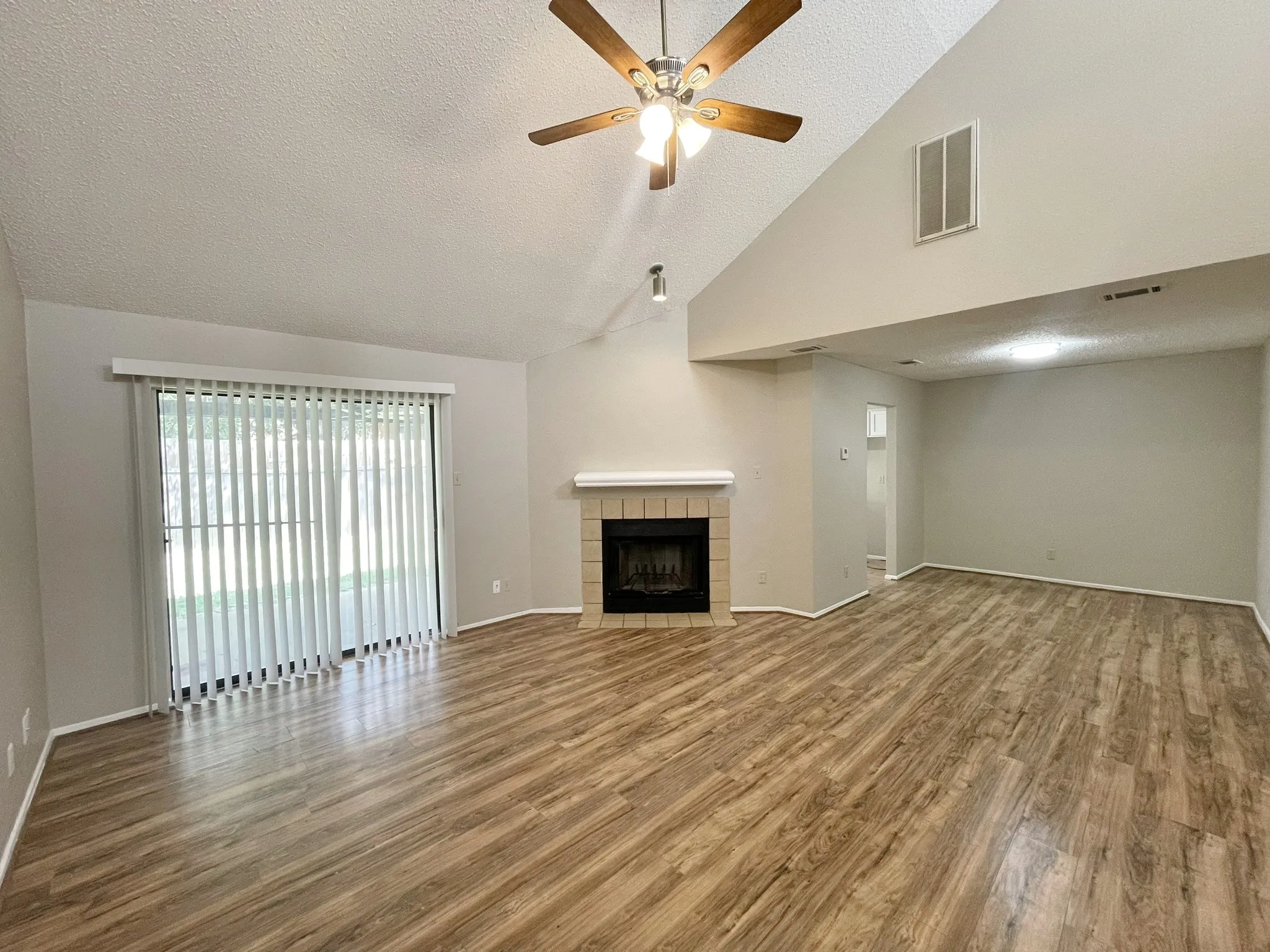 Townhouse For Rent in Dallas County , 1910 Wilshire Drive, Irving, Texas 75061, 2 Bedroom, 2 Bathroom, 2 Garage spaces, 1,319 Sqft, built in 1984, mls#21389518, Real Estate Agent in Irving, Homes For Rent in Dallas county, Homes For Rent in Irving, Realtor in Irving Texas, Real Estate Brokerage Independent Realty Texas, Luminita Cordes Realtor