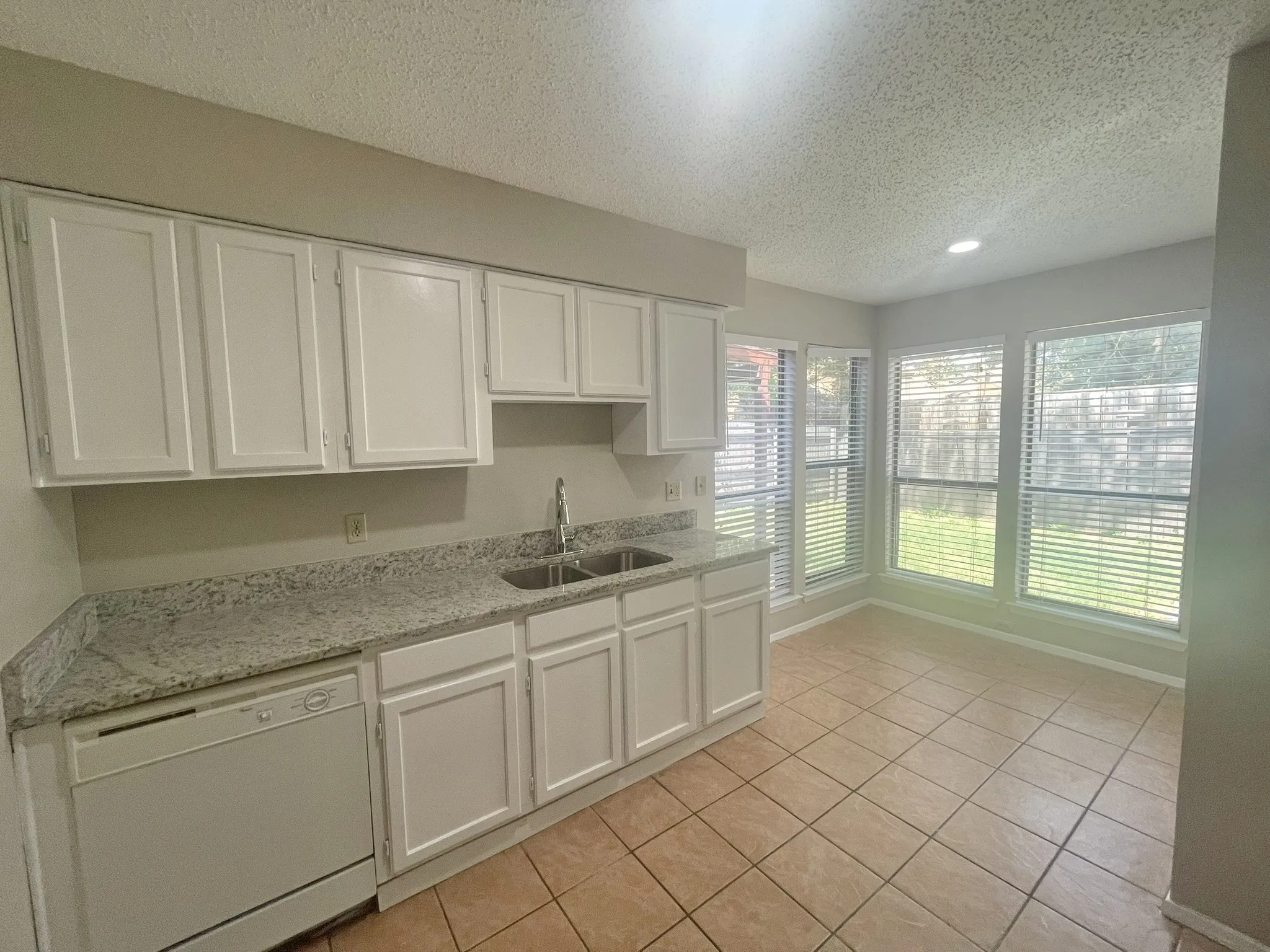Townhouse For Rent in Dallas County , 1910 Wilshire Drive, Irving, Texas 75061, 2 Bedroom, 2 Bathroom, 2 Garage spaces, 1,319 Sqft, built in 1984, mls#21389518, Real Estate Agent in Irving, Homes For Rent in Dallas county, Homes For Rent in Irving, Realtor in Irving Texas, Real Estate Brokerage Independent Realty Texas, Luminita Cordes Realtor