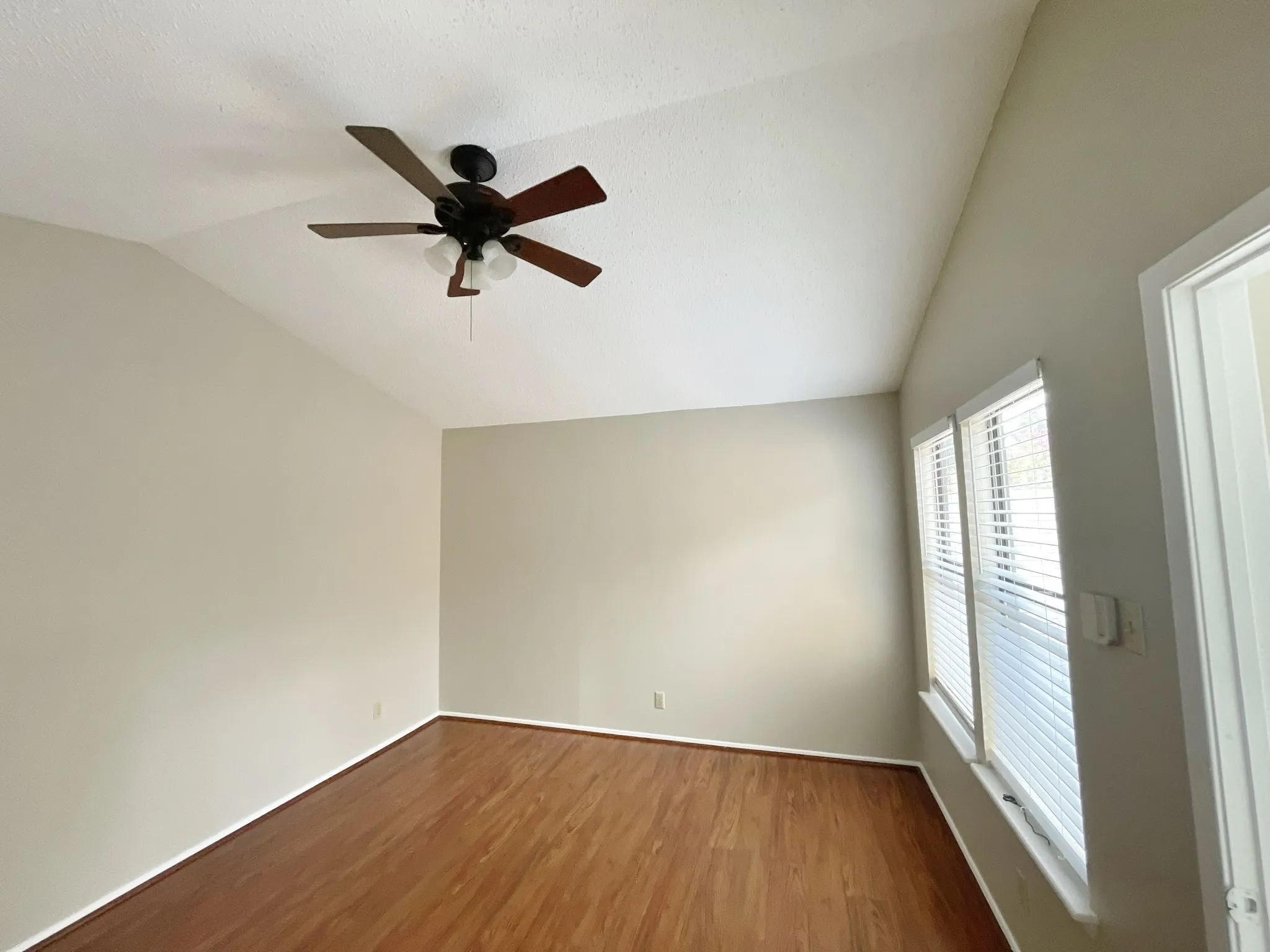 Townhouse For Rent in Dallas County , 1910 Wilshire Drive, Irving, Texas 75061, 2 Bedroom, 2 Bathroom, 2 Garage spaces, 1,319 Sqft, built in 1984, mls#21389518, Real Estate Agent in Irving, Homes For Rent in Dallas county, Homes For Rent in Irving, Realtor in Irving Texas, Real Estate Brokerage Independent Realty Texas, Luminita Cordes Realtor