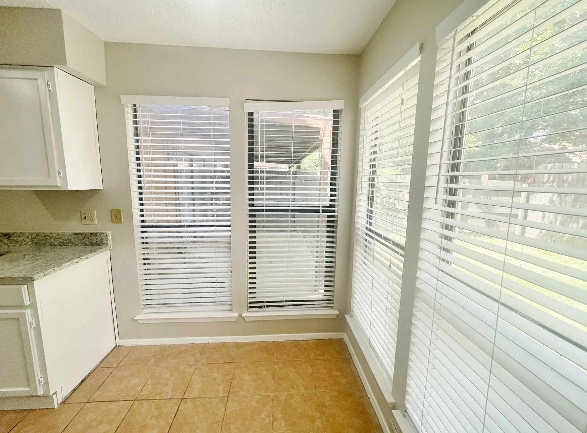 Townhouse For Rent in Dallas County , 1910 Wilshire Drive, Irving, Texas 75061, 2 Bedroom, 2 Bathroom, 2 Garage spaces, 1,319 Sqft, built in 1984, mls#21389518, Real Estate Agent in Irving, Homes For Rent in Dallas county, Homes For Rent in Irving, Realtor in Irving Texas, Real Estate Brokerage Independent Realty Texas, Luminita Cordes Realtor
