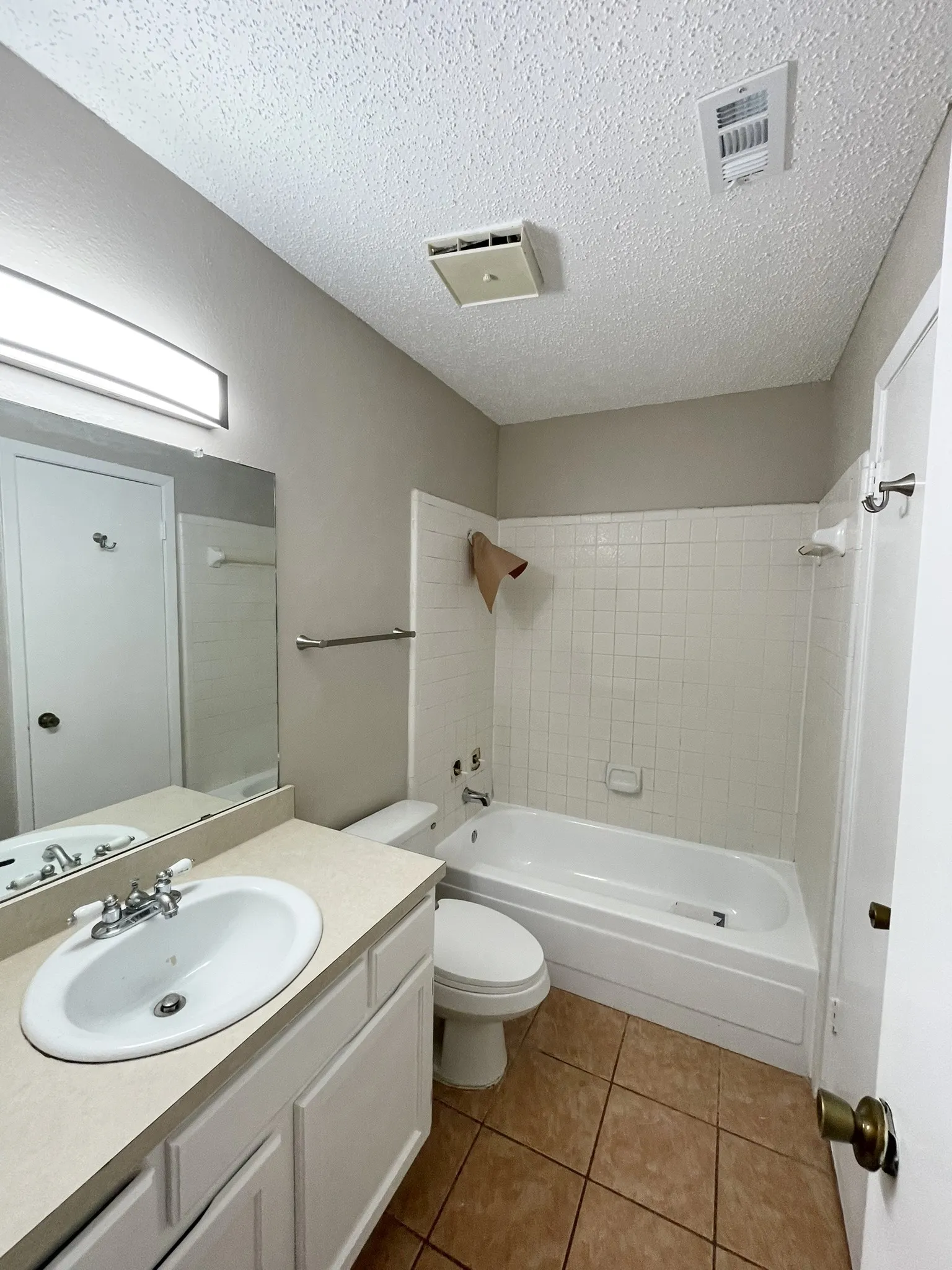 Townhouse For Rent in Dallas County , 1910 Wilshire Drive, Irving, Texas 75061, 2 Bedroom, 2 Bathroom, 2 Garage spaces, 1,319 Sqft, built in 1984, mls#21389518, Real Estate Agent in Irving, Homes For Rent in Dallas county, Homes For Rent in Irving, Realtor in Irving Texas, Real Estate Brokerage Independent Realty Texas, Luminita Cordes Realtor