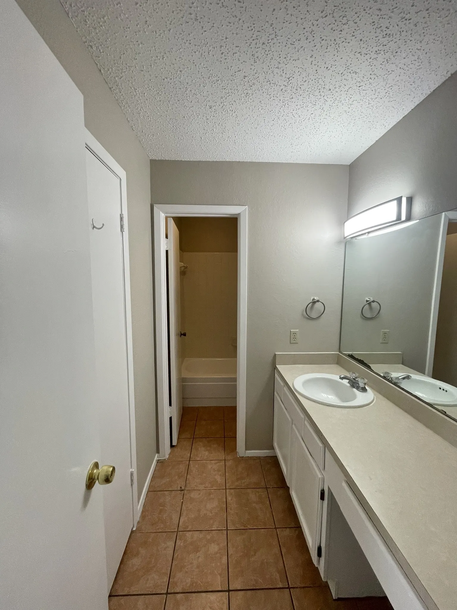 Townhouse For Rent in Dallas County , 1910 Wilshire Drive, Irving, Texas 75061, 2 Bedroom, 2 Bathroom, 2 Garage spaces, 1,319 Sqft, built in 1984, mls#21389518, Real Estate Agent in Irving, Homes For Rent in Dallas county, Homes For Rent in Irving, Realtor in Irving Texas, Real Estate Brokerage Independent Realty Texas, Luminita Cordes Realtor