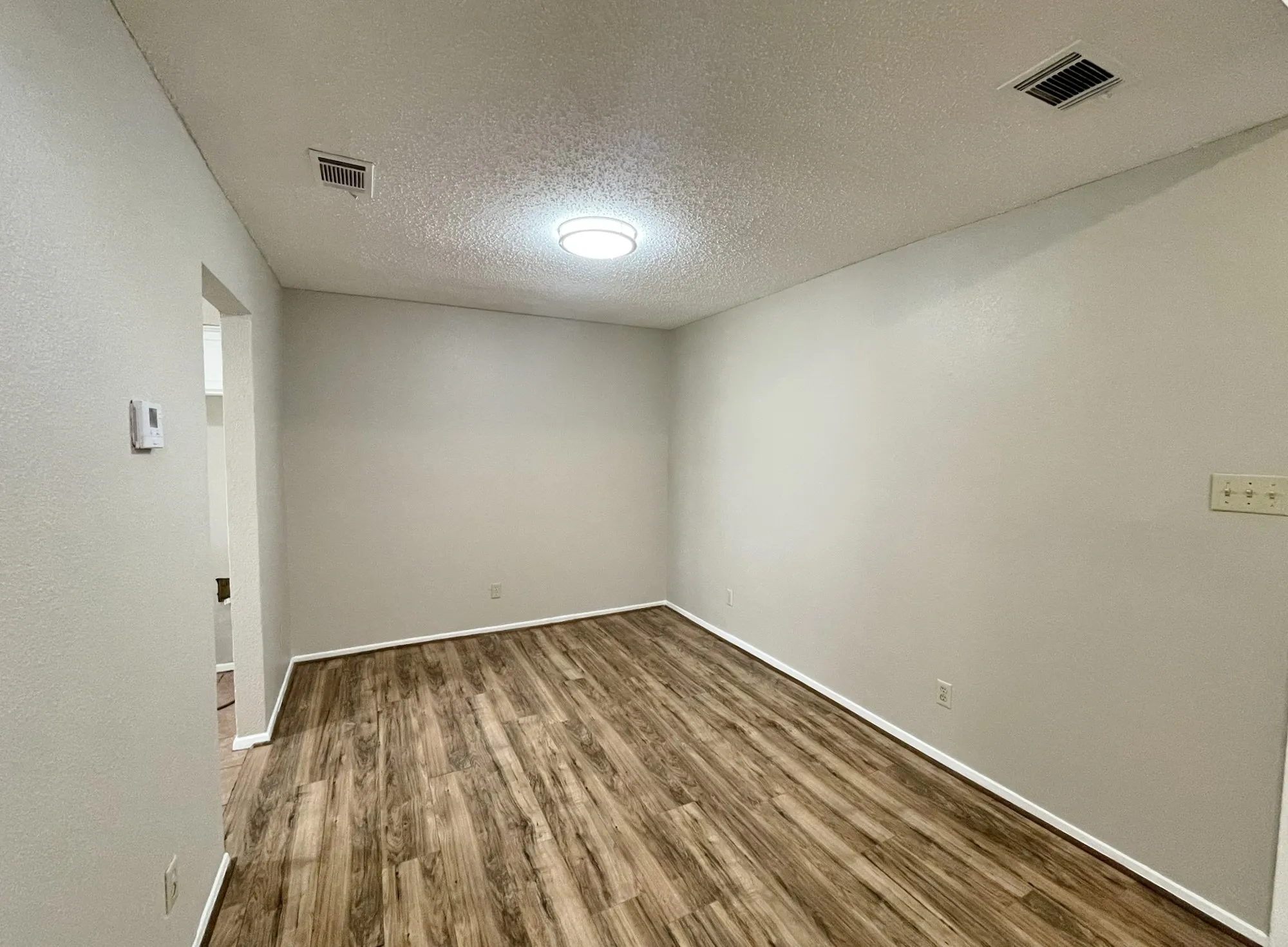 Townhouse For Rent in Dallas County , 1910 Wilshire Drive, Irving, Texas 75061, 2 Bedroom, 2 Bathroom, 2 Garage spaces, 1,319 Sqft, built in 1984, mls#21389518, Real Estate Agent in Irving, Homes For Rent in Dallas county, Homes For Rent in Irving, Realtor in Irving Texas, Real Estate Brokerage Independent Realty Texas, Luminita Cordes Realtor