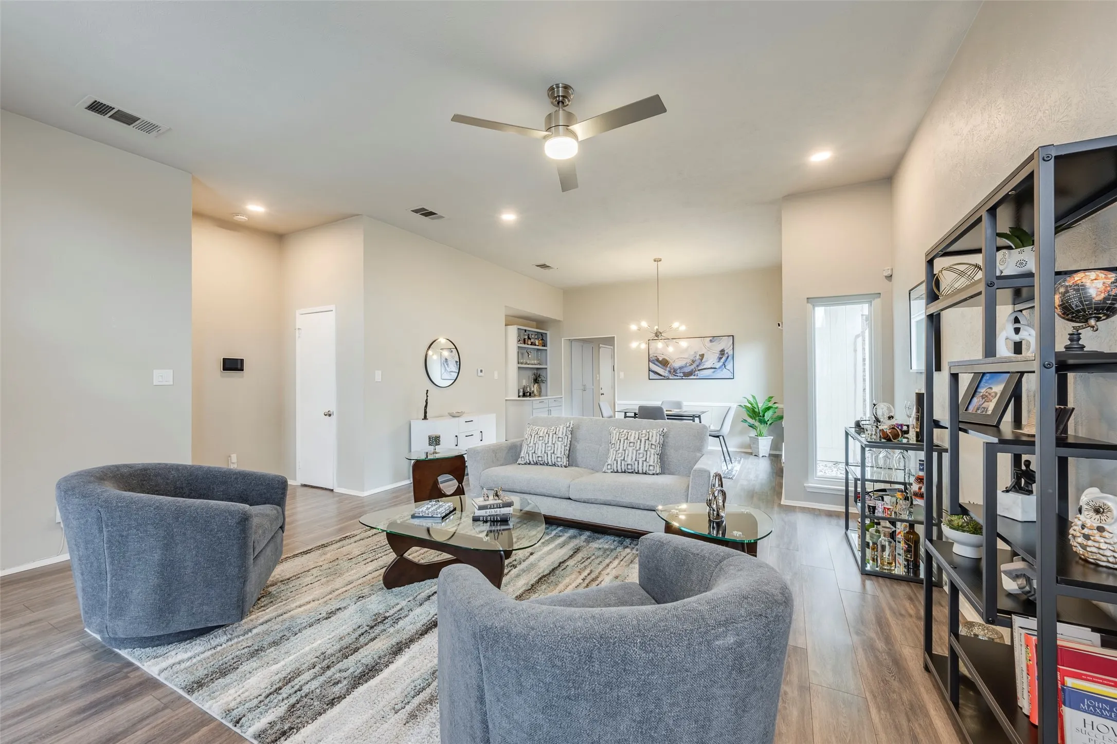 Single Family Residence For Sale in Collin County , 1609 Toddville Circle, Plano, Texas 75025, 3 Bedroom, 2 Bathroom, 2 Garage spaces, 1,758 Sqft, built in 1986, mls#21389525, Real Estate Agent in Plano, Homes For Sale in Collin county, Homes For Sale in Plano, Realtor in Plano Texas, Real Estate Brokerage Independent Realty Texas, Luminita Cordes Realtor