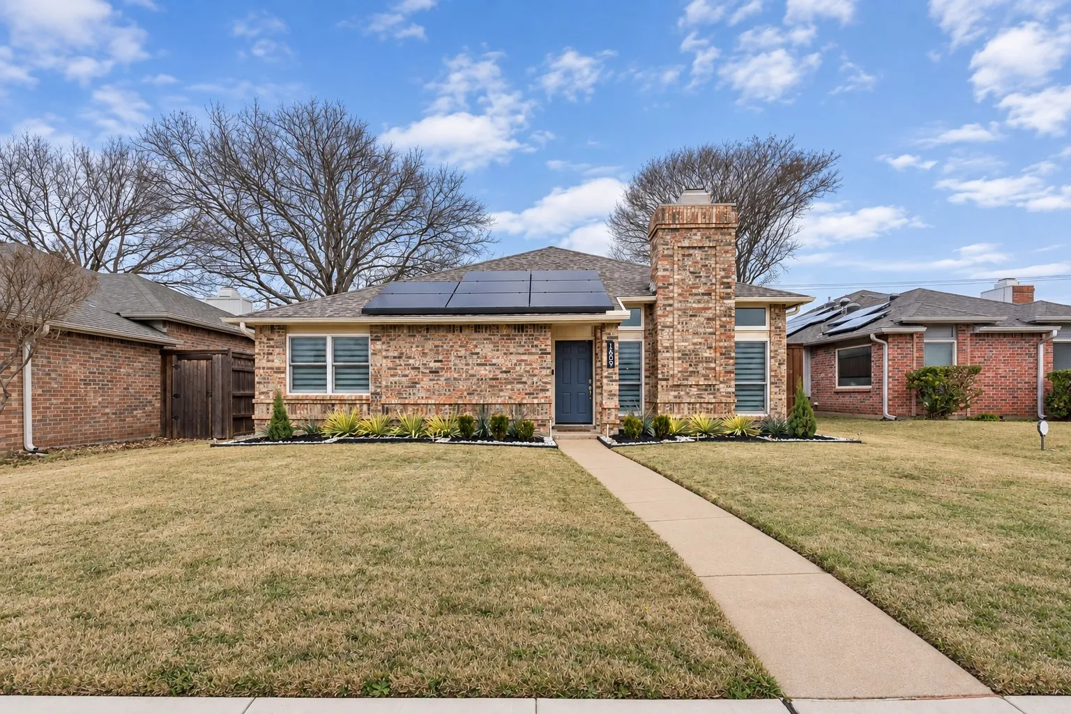 Single Family Residence For Sale in Collin County , 1609 Toddville Circle, Plano, Texas 75025, 3 Bedroom, 2 Bathroom, 2 Garage spaces, 1,758 Sqft, built in 1986, mls#21389525, Real Estate Agent in Plano, Homes For Sale in Collin county, Homes For Sale in Plano, Realtor in Plano Texas, Real Estate Brokerage Independent Realty Texas, Luminita Cordes Realtor