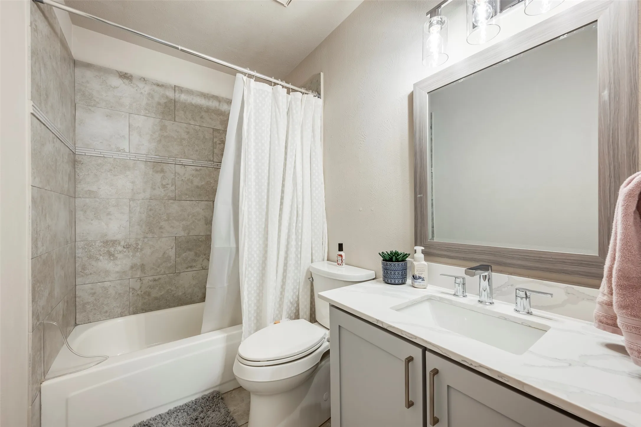 Updated 2nd bathroom