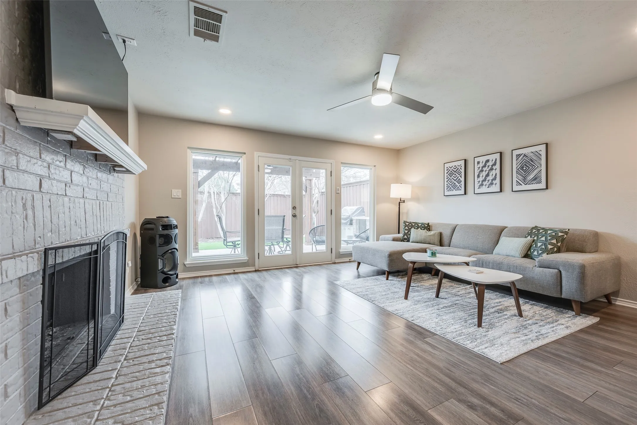 Single Family Residence For Sale in Collin County , 1609 Toddville Circle, Plano, Texas 75025, 3 Bedroom, 2 Bathroom, 2 Garage spaces, 1,758 Sqft, built in 1986, mls#21389525, Real Estate Agent in Plano, Homes For Sale in Collin county, Homes For Sale in Plano, Realtor in Plano Texas, Real Estate Brokerage Independent Realty Texas, Luminita Cordes Realtor