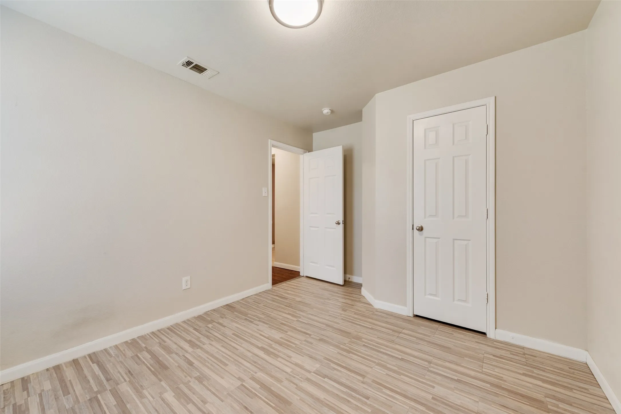 Single Family Residence For Sale in Dallas County , 403 Welcome Street, Cedar Hill, Texas 75104, 4 Bedroom, 2 Bathroom, 2 Garage spaces, 2,101 Sqft, built in 2010, mls#21387092, Real Estate Agent in Cedar Hill, Homes For Sale in Dallas county, Homes For Sale in Cedar Hill, Realtor in Cedar Hill Texas, Real Estate Brokerage Independent Realty Texas, Luminita Cordes Realtor
