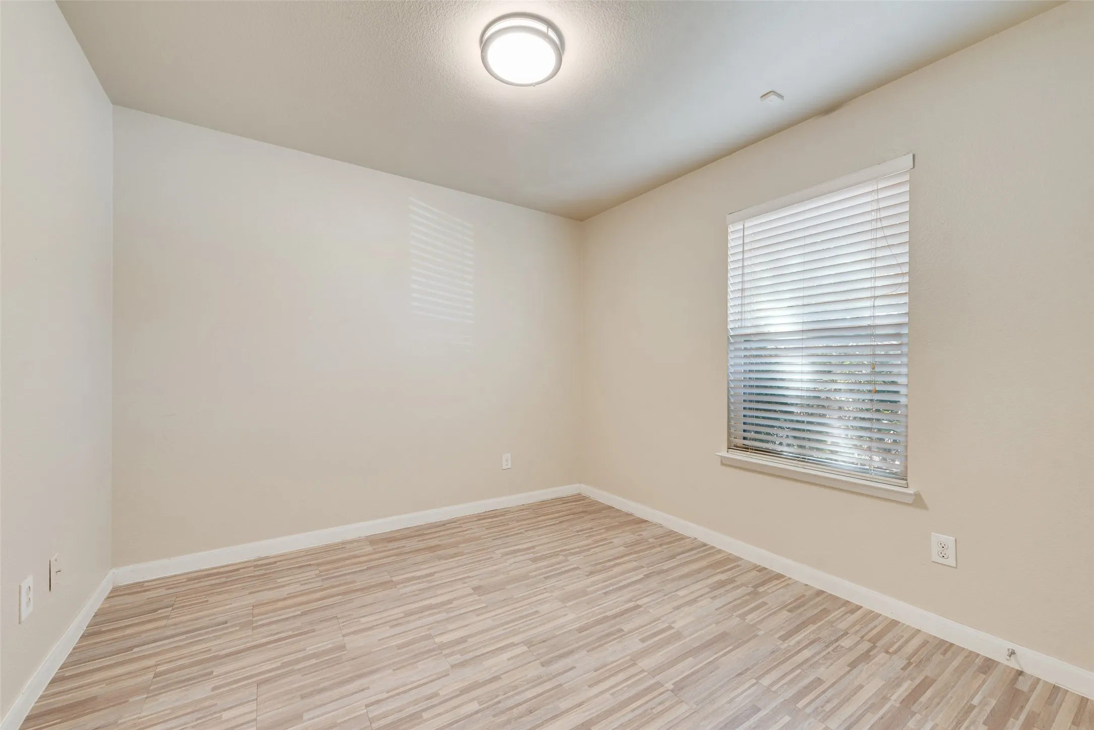 Single Family Residence For Sale in Dallas County , 403 Welcome Street, Cedar Hill, Texas 75104, 4 Bedroom, 2 Bathroom, 2 Garage spaces, 2,101 Sqft, built in 2010, mls#21387092, Real Estate Agent in Cedar Hill, Homes For Sale in Dallas county, Homes For Sale in Cedar Hill, Realtor in Cedar Hill Texas, Real Estate Brokerage Independent Realty Texas, Luminita Cordes Realtor