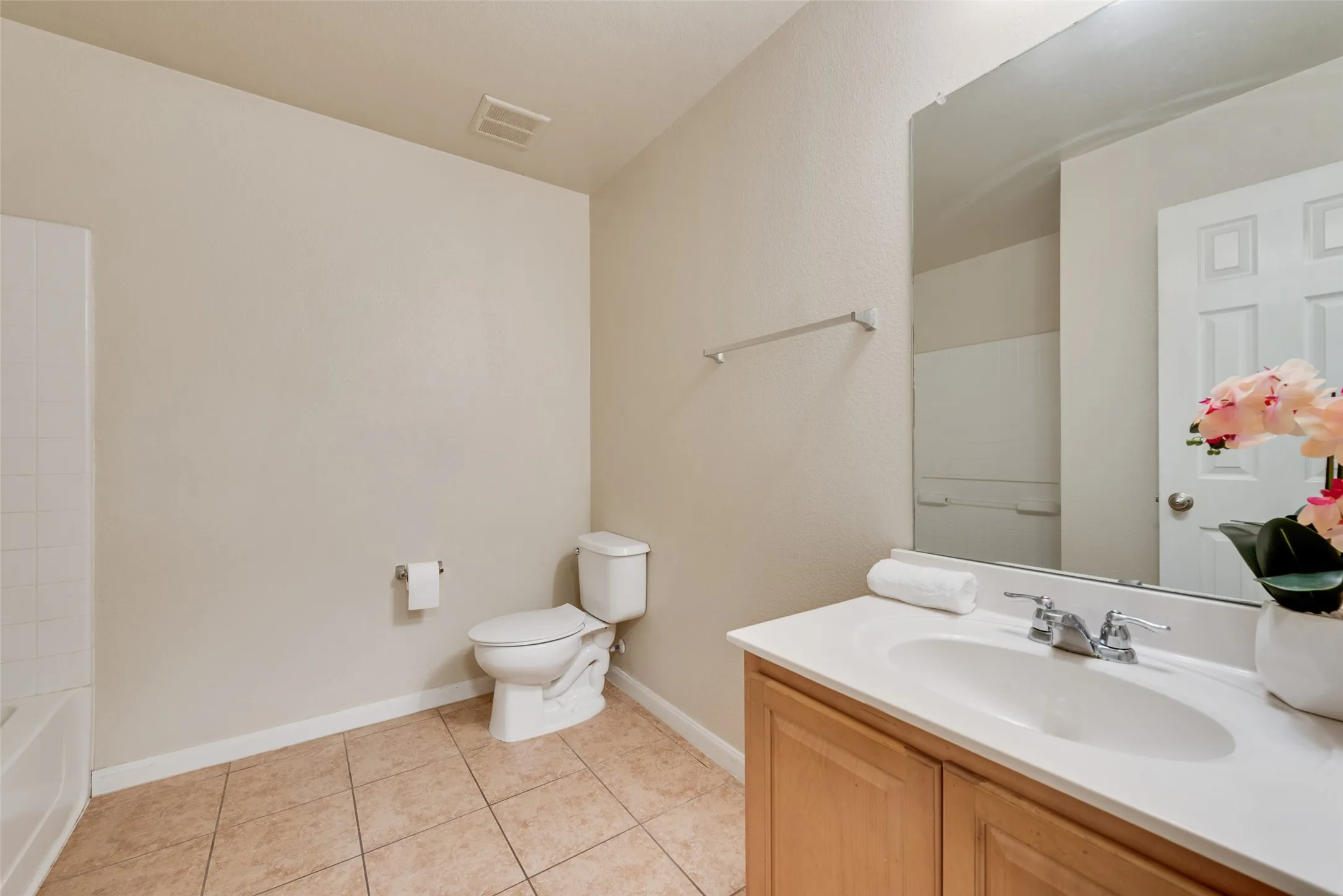 Single Family Residence For Sale in Dallas County , 403 Welcome Street, Cedar Hill, Texas 75104, 4 Bedroom, 2 Bathroom, 2 Garage spaces, 2,101 Sqft, built in 2010, mls#21387092, Real Estate Agent in Cedar Hill, Homes For Sale in Dallas county, Homes For Sale in Cedar Hill, Realtor in Cedar Hill Texas, Real Estate Brokerage Independent Realty Texas, Luminita Cordes Realtor