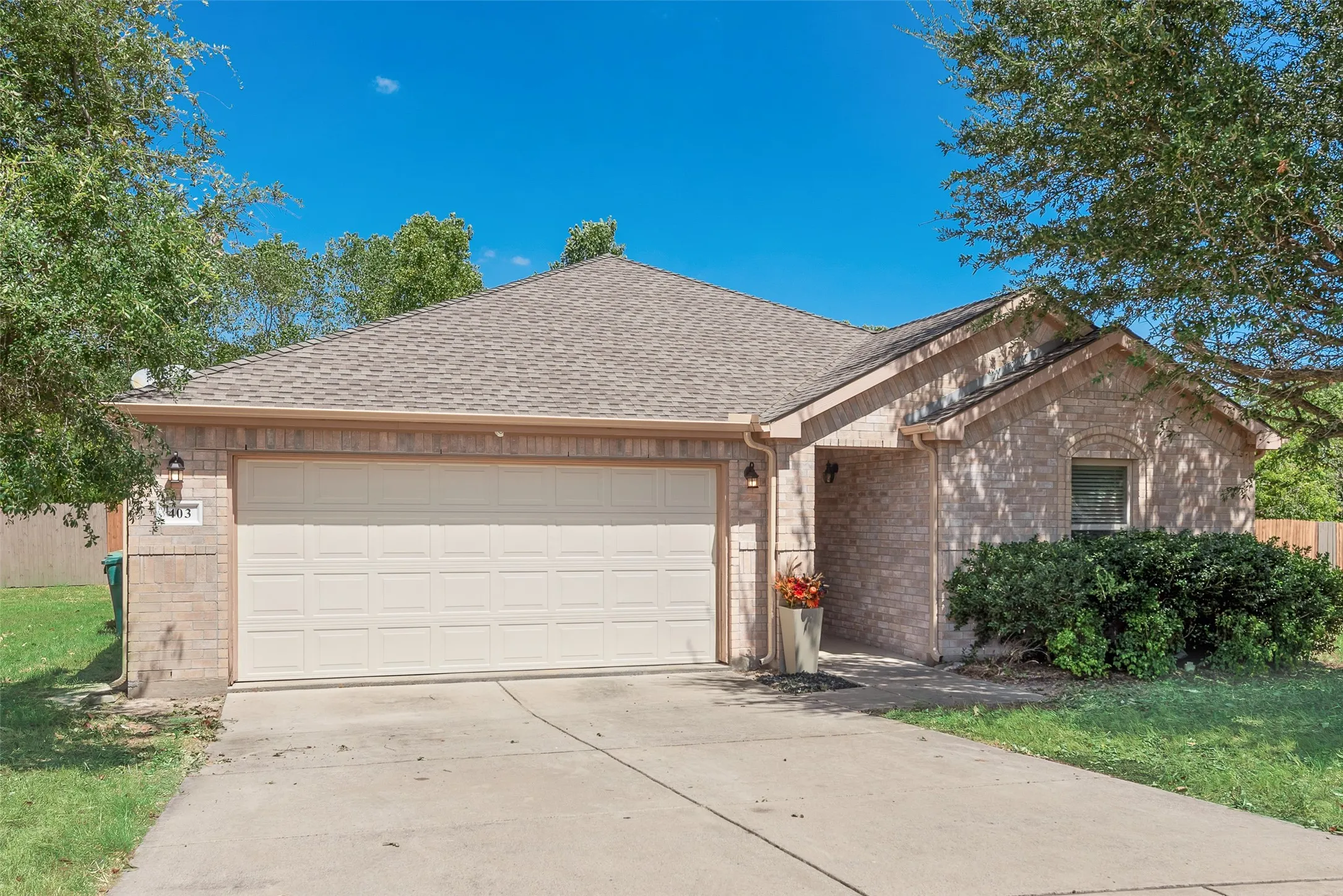 Single Family Residence For Sale in Dallas County , 403 Welcome Street, Cedar Hill, Texas 75104, 4 Bedroom, 2 Bathroom, 2 Garage spaces, 2,101 Sqft, built in 2010, mls#21387092, Real Estate Agent in Cedar Hill, Homes For Sale in Dallas county, Homes For Sale in Cedar Hill, Realtor in Cedar Hill Texas, Real Estate Brokerage Independent Realty Texas, Luminita Cordes Realtor