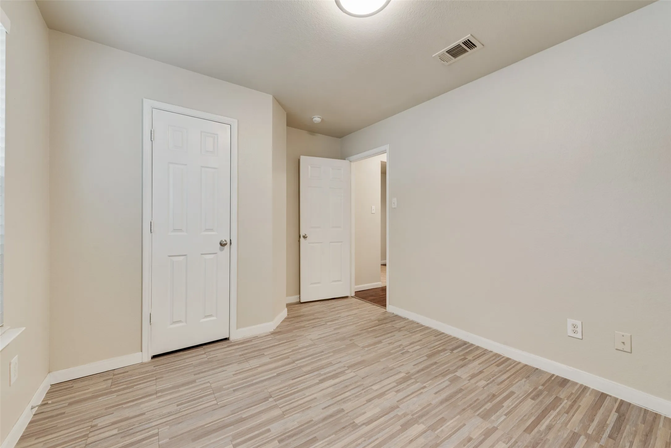 Single Family Residence For Sale in Dallas County , 403 Welcome Street, Cedar Hill, Texas 75104, 4 Bedroom, 2 Bathroom, 2 Garage spaces, 2,101 Sqft, built in 2010, mls#21387092, Real Estate Agent in Cedar Hill, Homes For Sale in Dallas county, Homes For Sale in Cedar Hill, Realtor in Cedar Hill Texas, Real Estate Brokerage Independent Realty Texas, Luminita Cordes Realtor