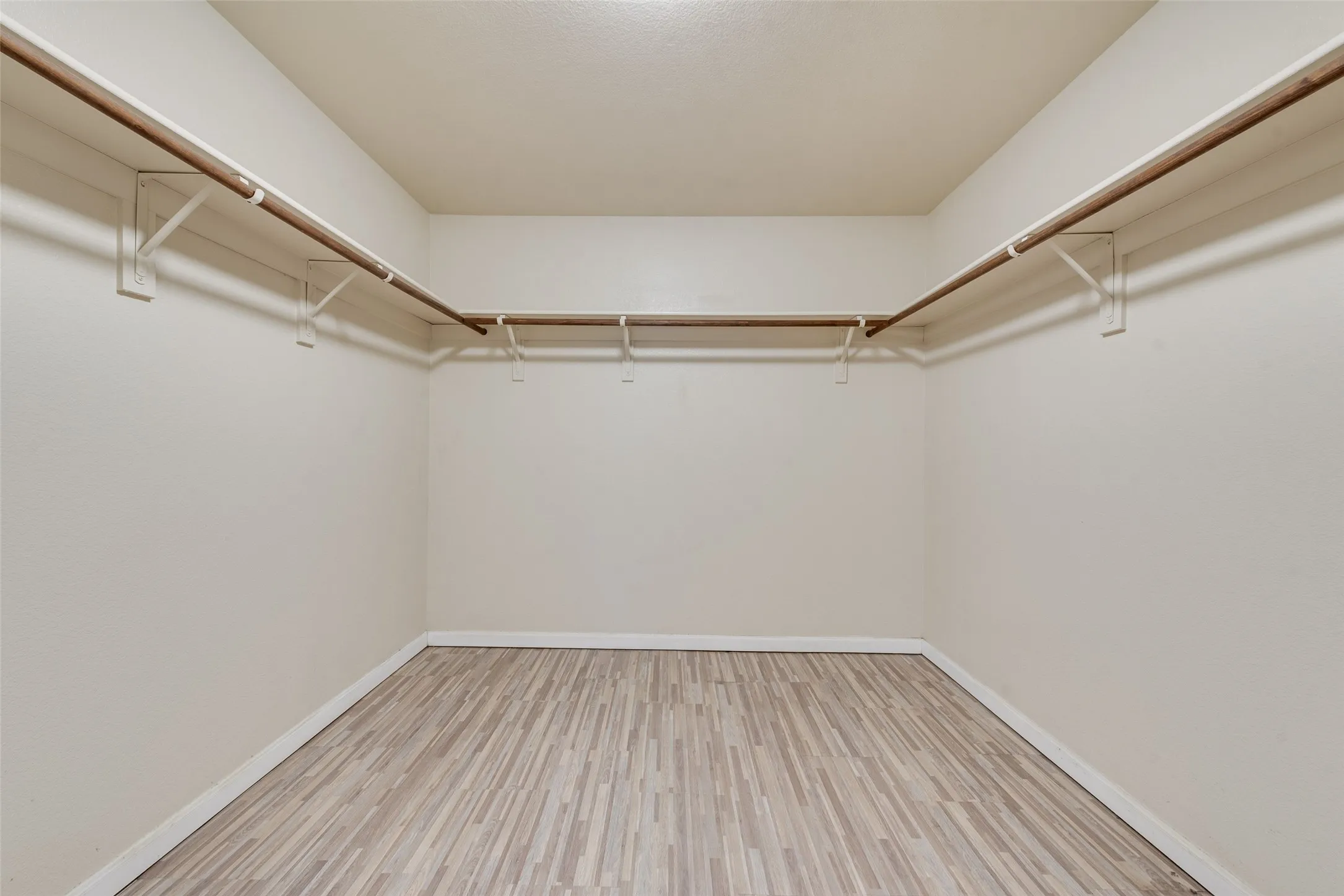 Single Family Residence For Sale in Dallas County , 403 Welcome Street, Cedar Hill, Texas 75104, 4 Bedroom, 2 Bathroom, 2 Garage spaces, 2,101 Sqft, built in 2010, mls#21387092, Real Estate Agent in Cedar Hill, Homes For Sale in Dallas county, Homes For Sale in Cedar Hill, Realtor in Cedar Hill Texas, Real Estate Brokerage Independent Realty Texas, Luminita Cordes Realtor