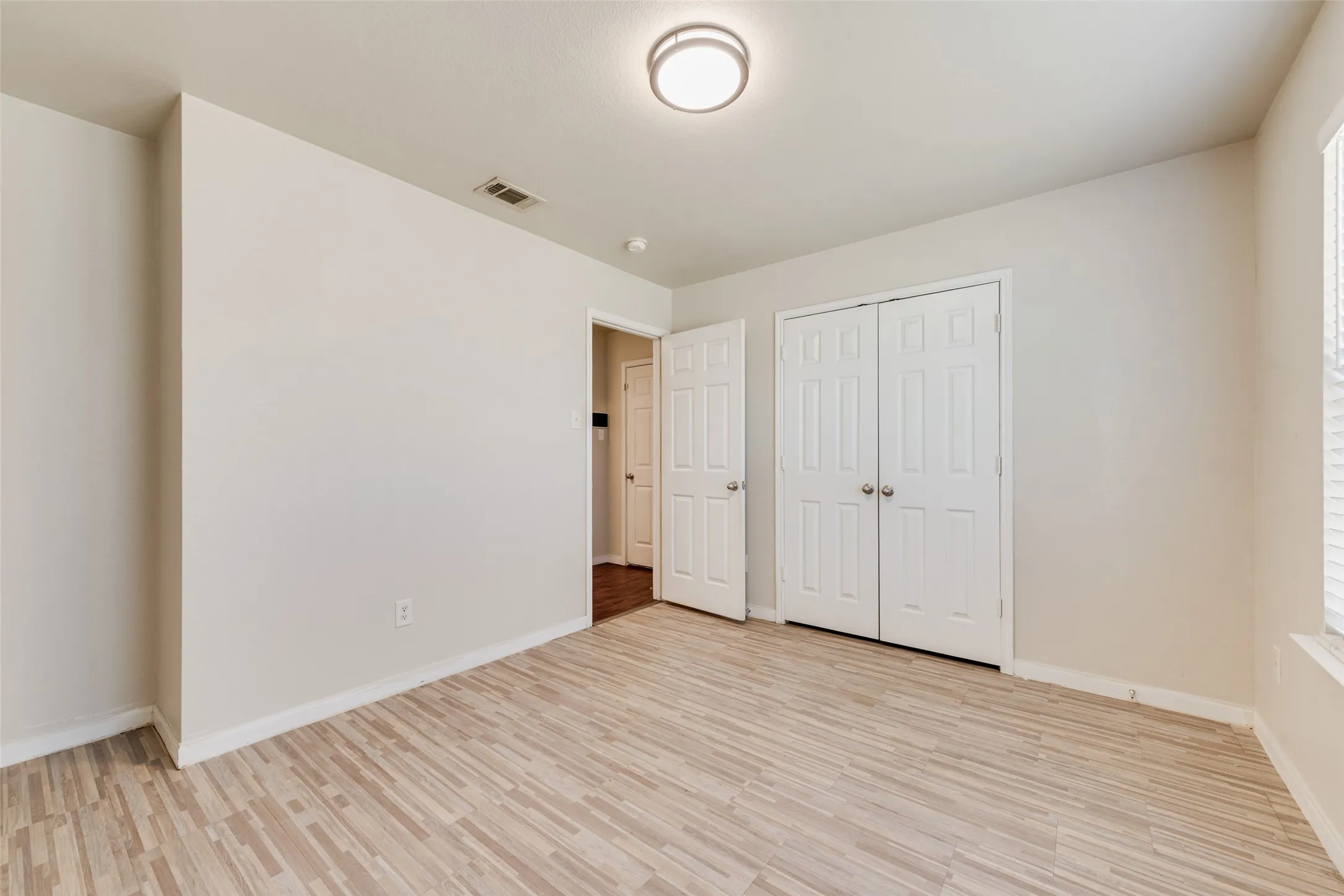 Single Family Residence For Sale in Dallas County , 403 Welcome Street, Cedar Hill, Texas 75104, 4 Bedroom, 2 Bathroom, 2 Garage spaces, 2,101 Sqft, built in 2010, mls#21387092, Real Estate Agent in Cedar Hill, Homes For Sale in Dallas county, Homes For Sale in Cedar Hill, Realtor in Cedar Hill Texas, Real Estate Brokerage Independent Realty Texas, Luminita Cordes Realtor