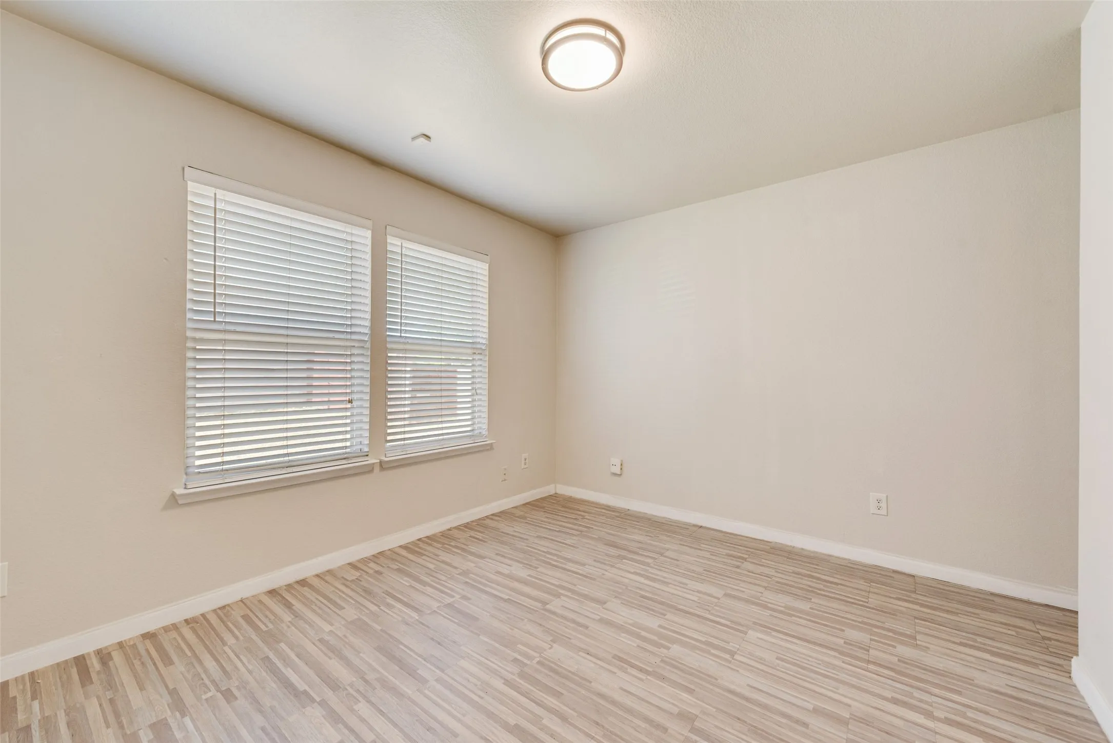 Single Family Residence For Sale in Dallas County , 403 Welcome Street, Cedar Hill, Texas 75104, 4 Bedroom, 2 Bathroom, 2 Garage spaces, 2,101 Sqft, built in 2010, mls#21387092, Real Estate Agent in Cedar Hill, Homes For Sale in Dallas county, Homes For Sale in Cedar Hill, Realtor in Cedar Hill Texas, Real Estate Brokerage Independent Realty Texas, Luminita Cordes Realtor