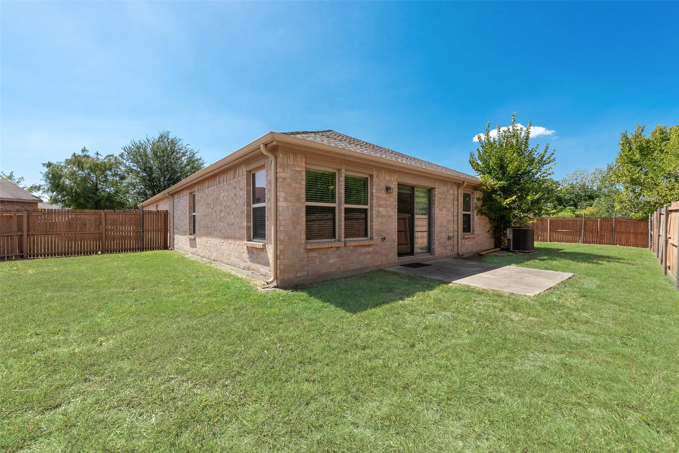 Single Family Residence For Sale in Dallas County , 403 Welcome Street, Cedar Hill, Texas 75104, 4 Bedroom, 2 Bathroom, 2 Garage spaces, 2,101 Sqft, built in 2010, mls#21387092, Real Estate Agent in Cedar Hill, Homes For Sale in Dallas county, Homes For Sale in Cedar Hill, Realtor in Cedar Hill Texas, Real Estate Brokerage Independent Realty Texas, Luminita Cordes Realtor