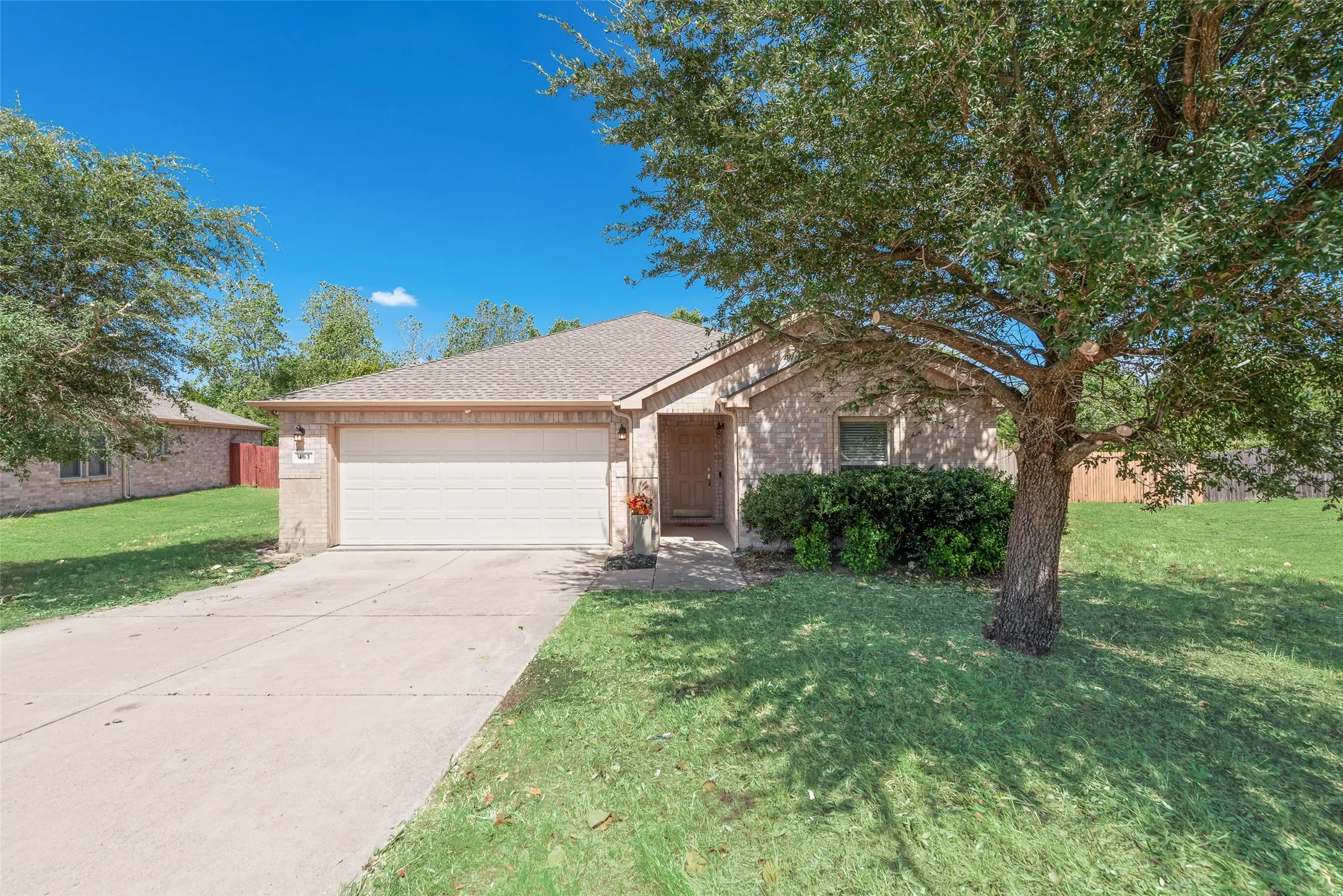 Single Family Residence For Sale in Dallas County , 403 Welcome Street, Cedar Hill, Texas 75104, 4 Bedroom, 2 Bathroom, 2 Garage spaces, 2,101 Sqft, built in 2010, mls#21387092, Real Estate Agent in Cedar Hill, Homes For Sale in Dallas county, Homes For Sale in Cedar Hill, Realtor in Cedar Hill Texas, Real Estate Brokerage Independent Realty Texas, Luminita Cordes Realtor