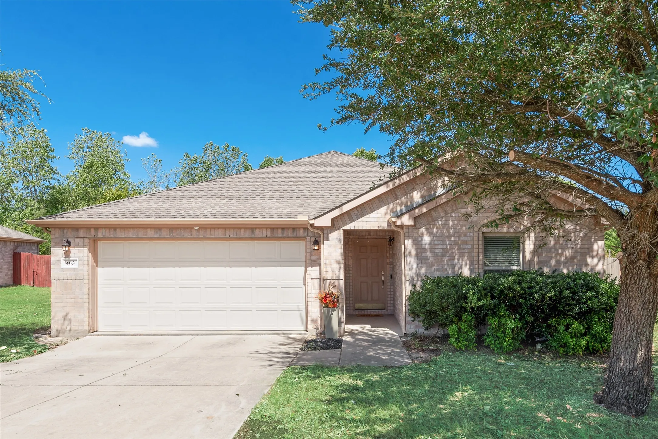 Single Family Residence For Sale in Dallas County , 403 Welcome Street, Cedar Hill, Texas 75104, 4 Bedroom, 2 Bathroom, 2 Garage spaces, 2,101 Sqft, built in 2010, mls#21387092, Real Estate Agent in Cedar Hill, Homes For Sale in Dallas county, Homes For Sale in Cedar Hill, Realtor in Cedar Hill Texas, Real Estate Brokerage Independent Realty Texas, Luminita Cordes Realtor