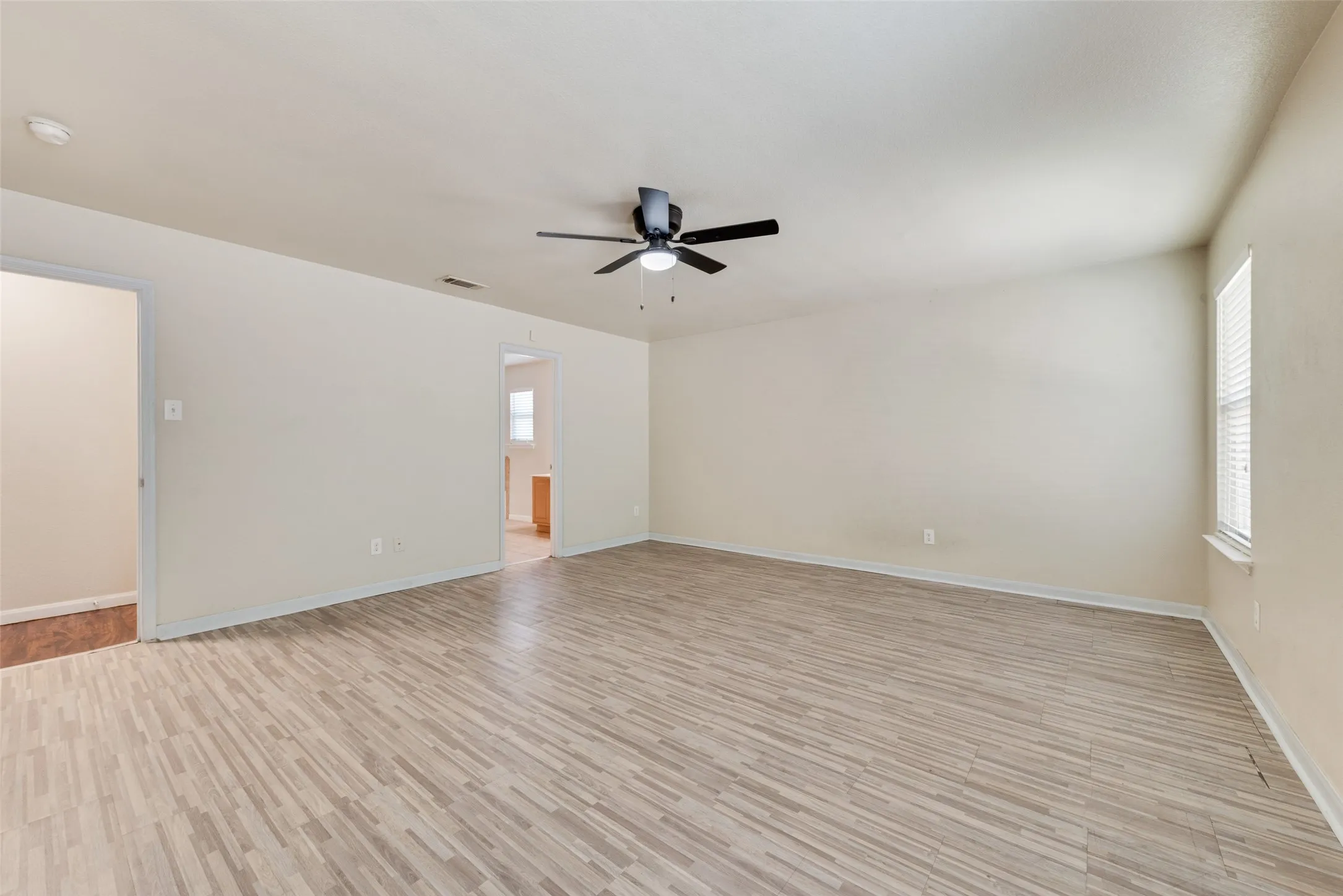 Single Family Residence For Sale in Dallas County , 403 Welcome Street, Cedar Hill, Texas 75104, 4 Bedroom, 2 Bathroom, 2 Garage spaces, 2,101 Sqft, built in 2010, mls#21387092, Real Estate Agent in Cedar Hill, Homes For Sale in Dallas county, Homes For Sale in Cedar Hill, Realtor in Cedar Hill Texas, Real Estate Brokerage Independent Realty Texas, Luminita Cordes Realtor