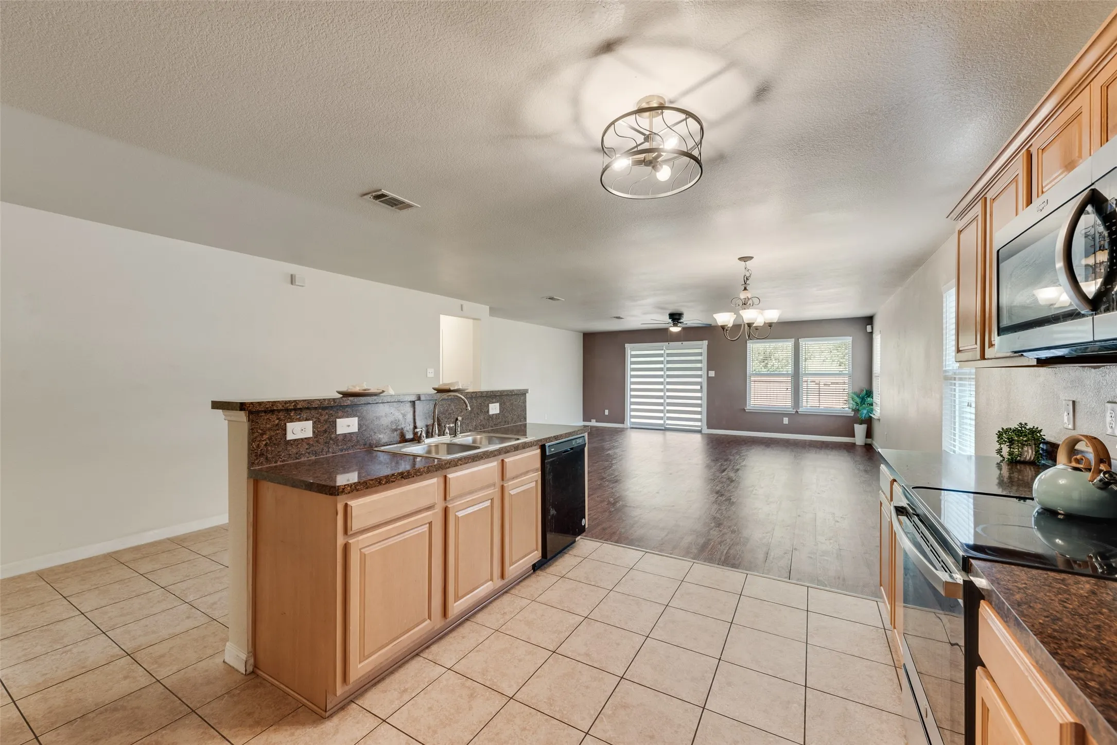 Single Family Residence For Sale in Dallas County , 403 Welcome Street, Cedar Hill, Texas 75104, 4 Bedroom, 2 Bathroom, 2 Garage spaces, 2,101 Sqft, built in 2010, mls#21387092, Real Estate Agent in Cedar Hill, Homes For Sale in Dallas county, Homes For Sale in Cedar Hill, Realtor in Cedar Hill Texas, Real Estate Brokerage Independent Realty Texas, Luminita Cordes Realtor