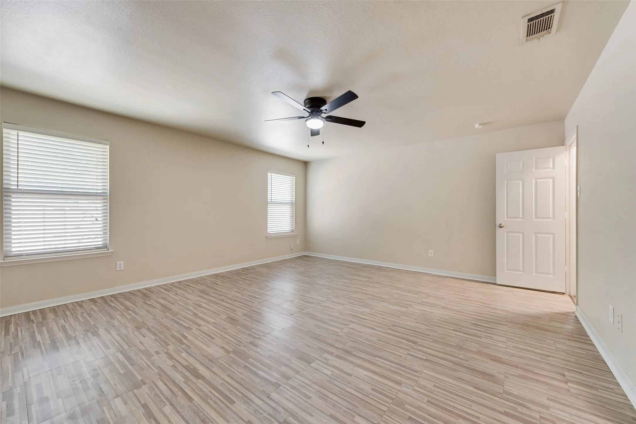 Single Family Residence For Sale in Dallas County , 403 Welcome Street, Cedar Hill, Texas 75104, 4 Bedroom, 2 Bathroom, 2 Garage spaces, 2,101 Sqft, built in 2010, mls#21387092, Real Estate Agent in Cedar Hill, Homes For Sale in Dallas county, Homes For Sale in Cedar Hill, Realtor in Cedar Hill Texas, Real Estate Brokerage Independent Realty Texas, Luminita Cordes Realtor