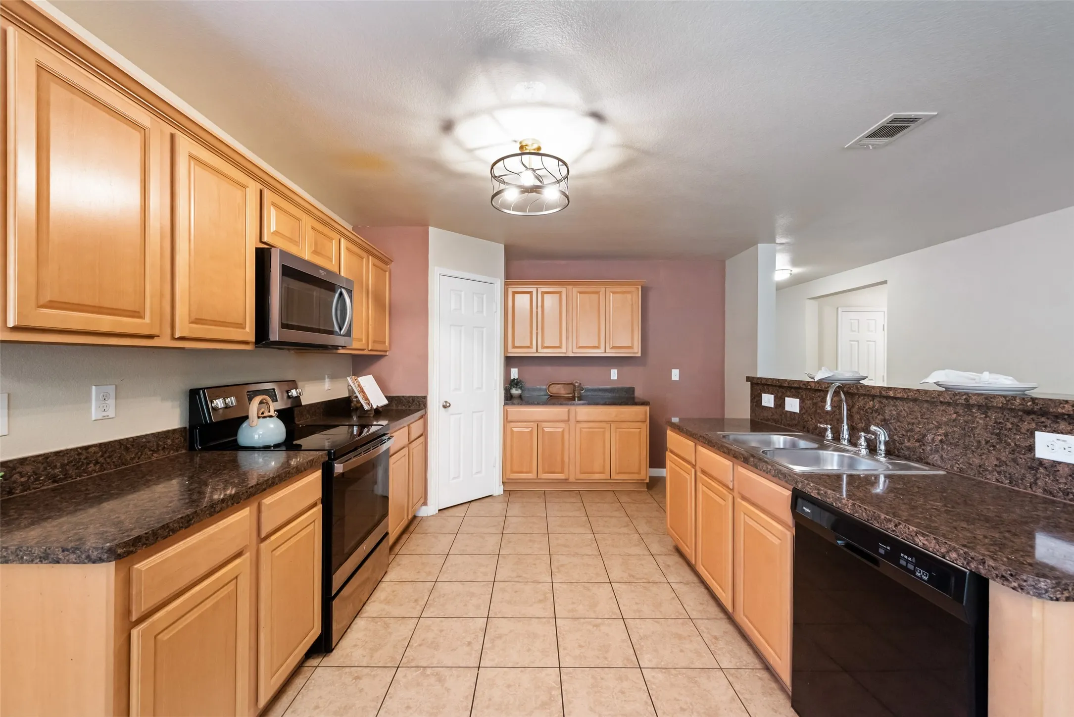 Single Family Residence For Sale in Dallas County , 403 Welcome Street, Cedar Hill, Texas 75104, 4 Bedroom, 2 Bathroom, 2 Garage spaces, 2,101 Sqft, built in 2010, mls#21387092, Real Estate Agent in Cedar Hill, Homes For Sale in Dallas county, Homes For Sale in Cedar Hill, Realtor in Cedar Hill Texas, Real Estate Brokerage Independent Realty Texas, Luminita Cordes Realtor